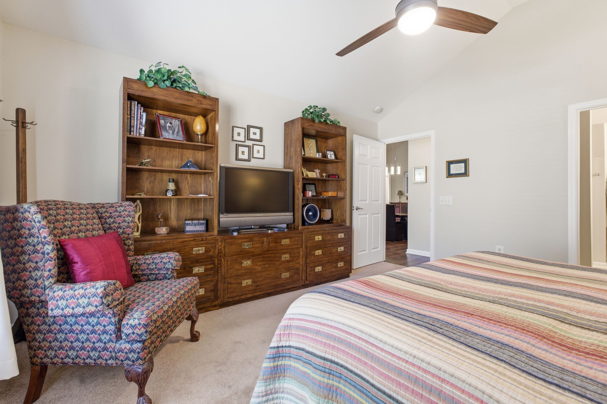 825 Browns Ln Unit: 1602