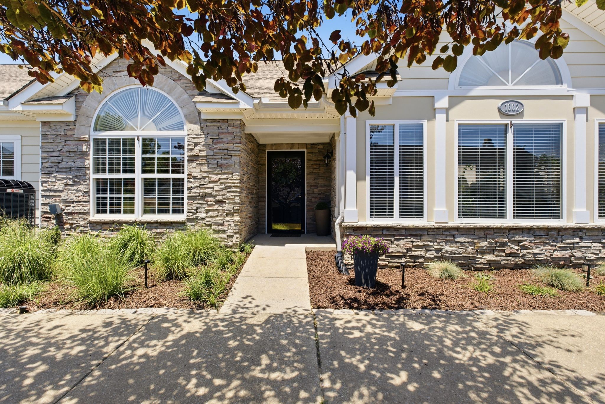 825 Browns Ln Unit: 1602