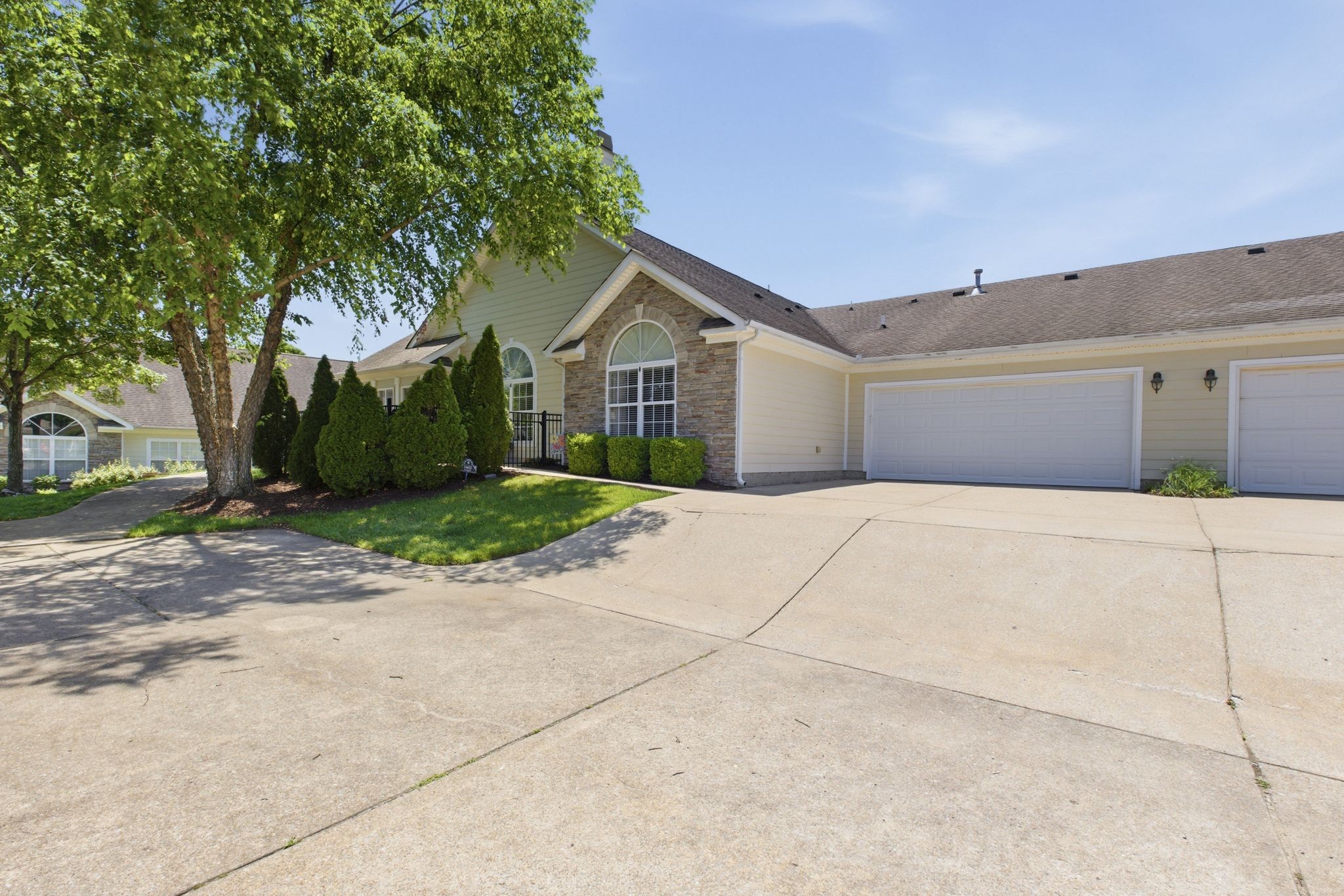825 Browns Ln Unit: 1602