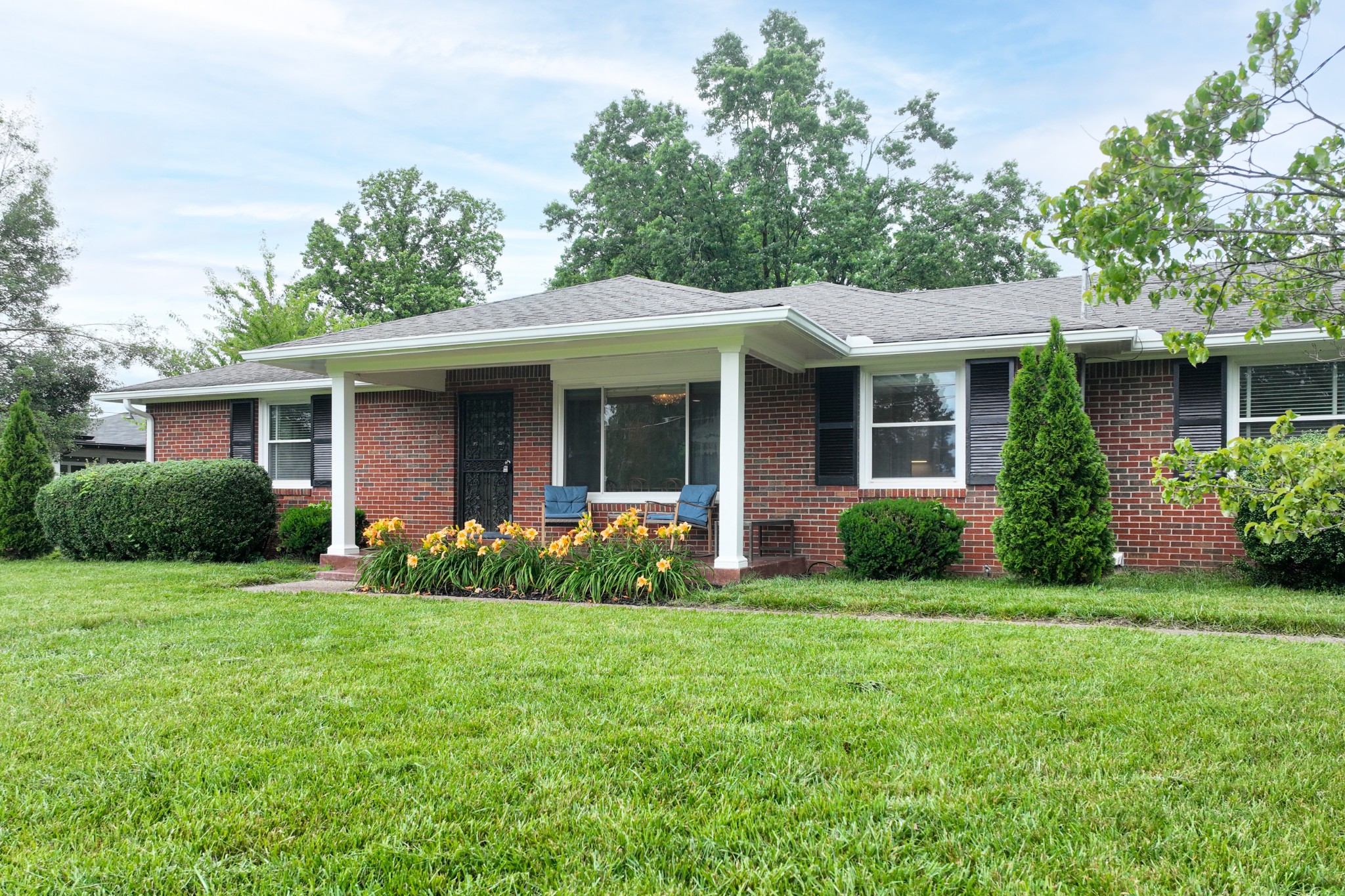 2922 Fernbrook Ln