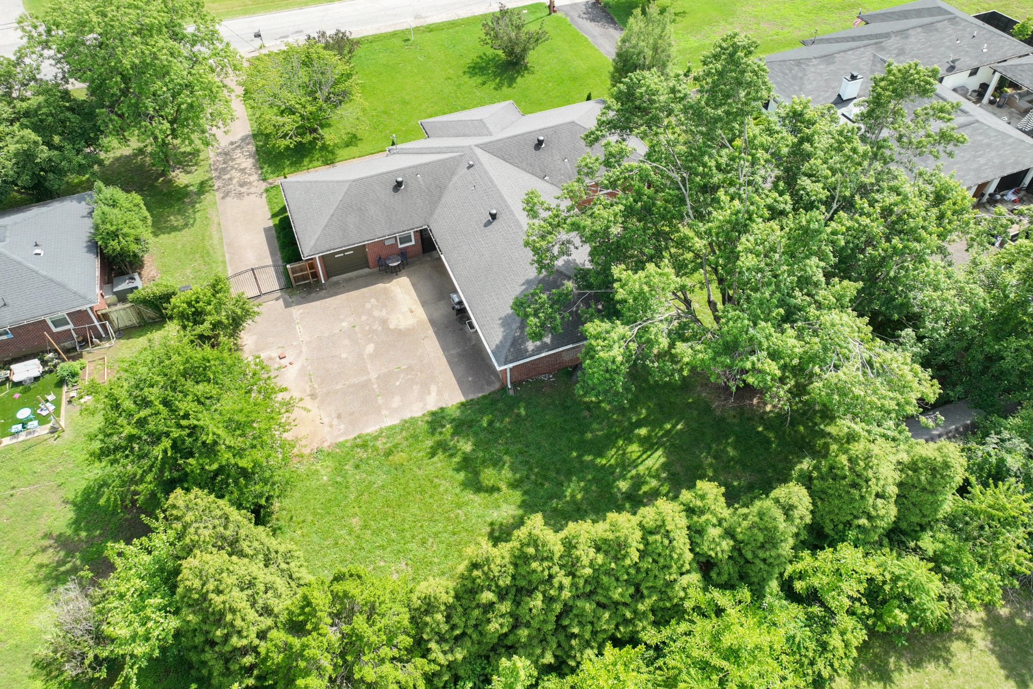 2922 Fernbrook Ln