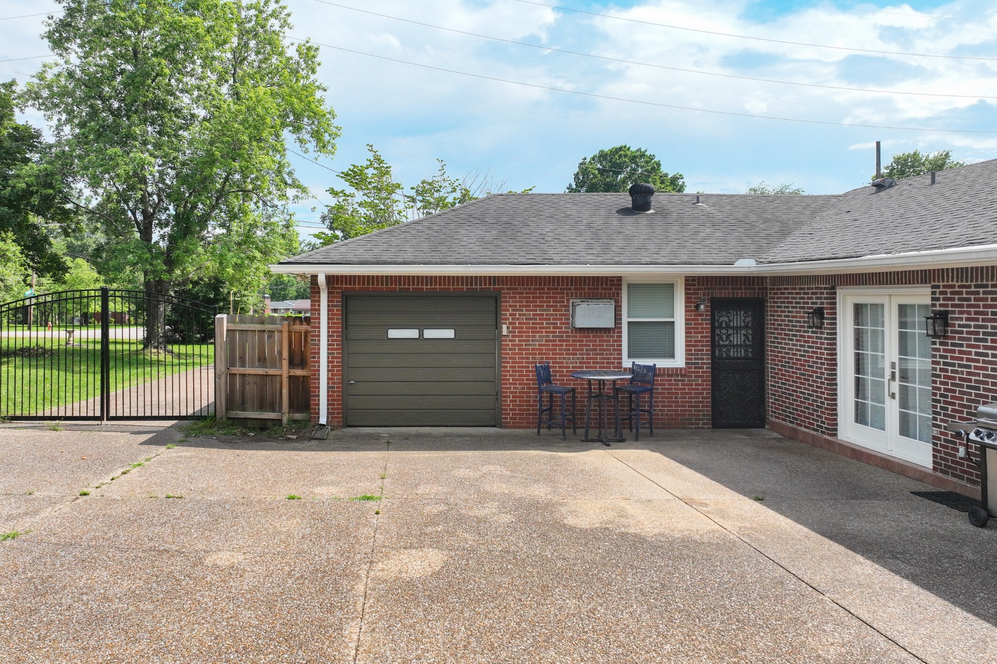 2922 Fernbrook Ln