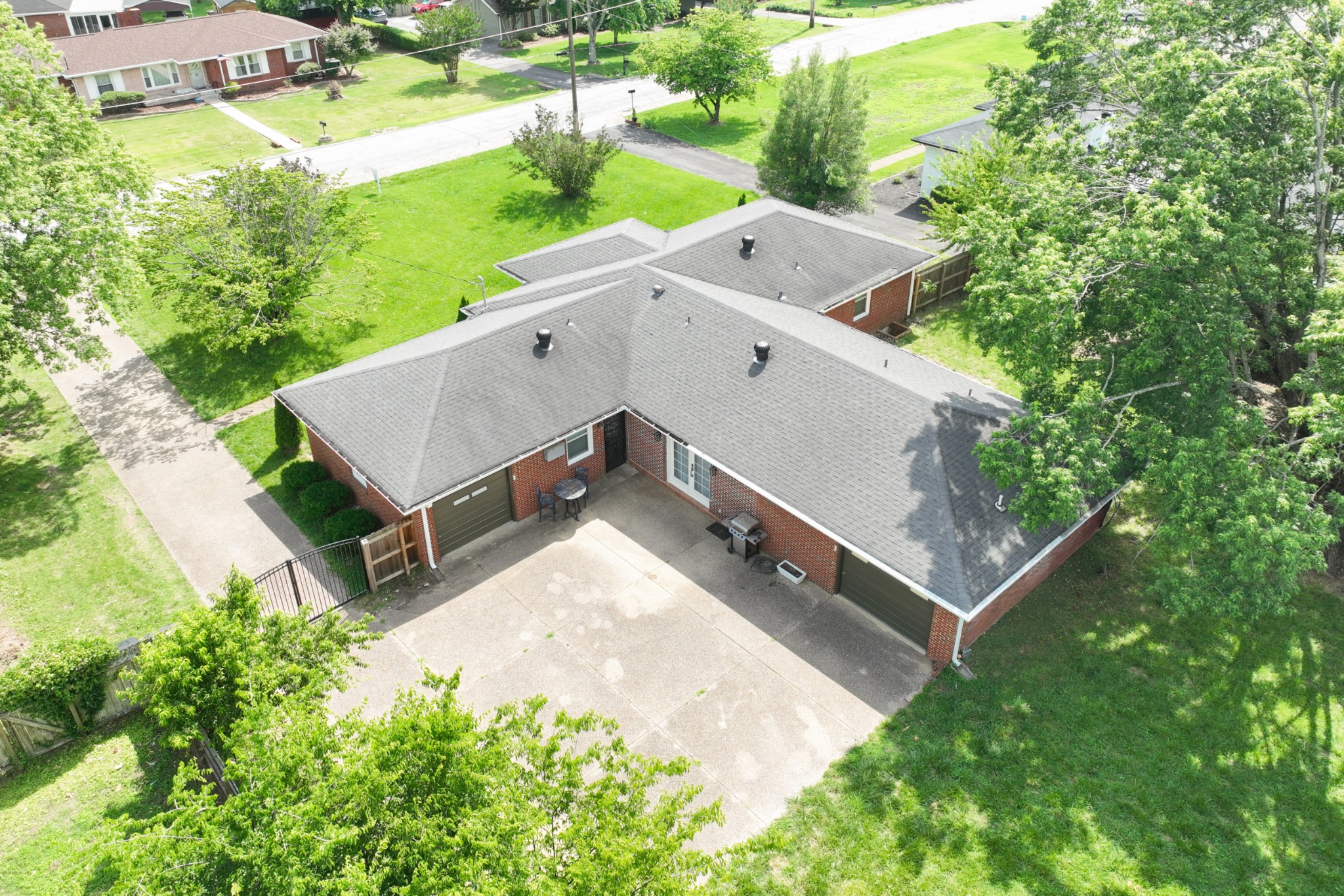 2922 Fernbrook Ln