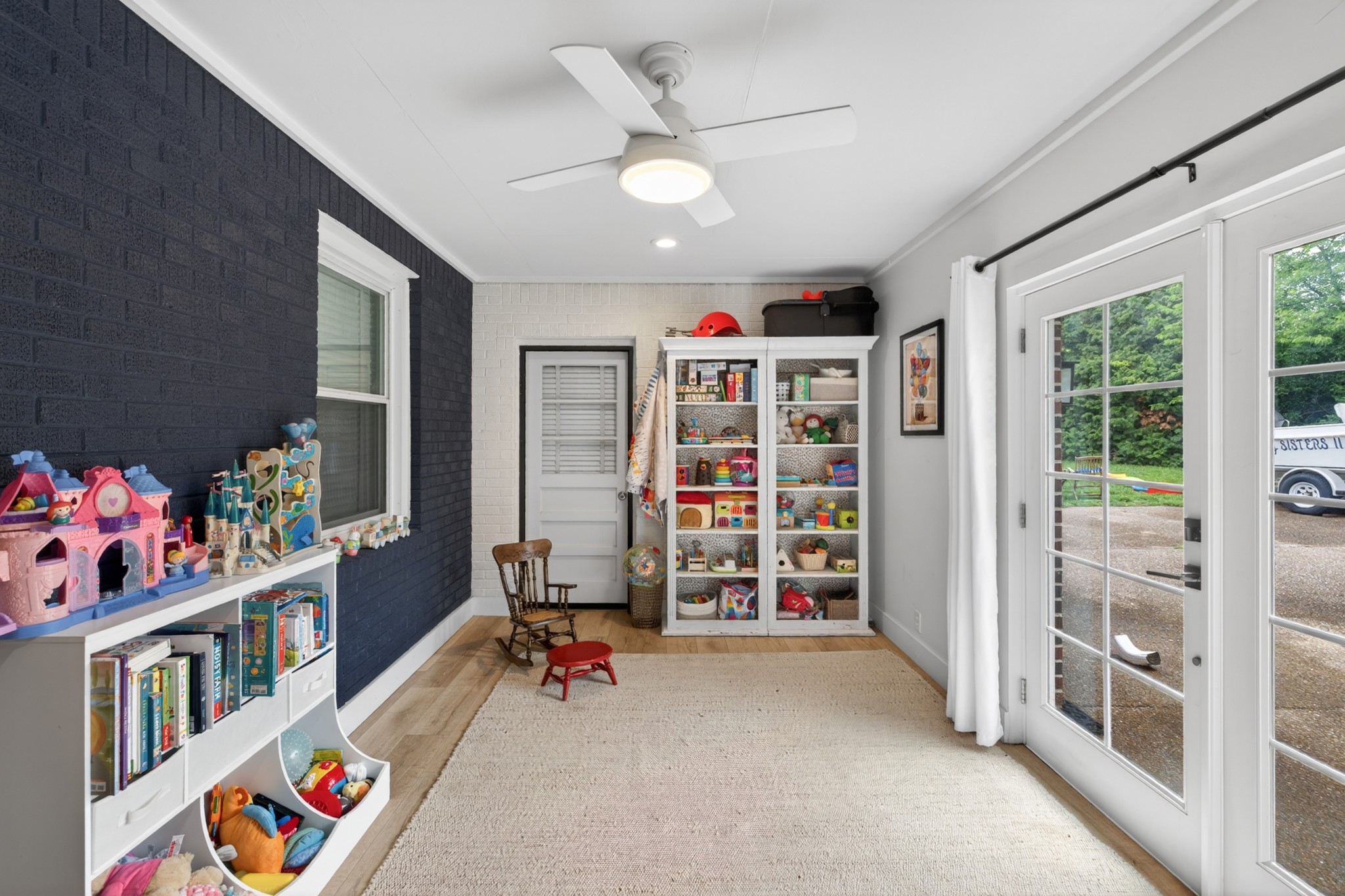 2922 Fernbrook Ln