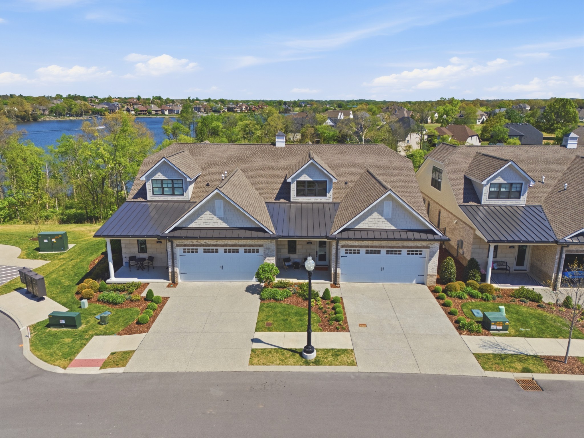 1024 Club View Drive Unit: B301