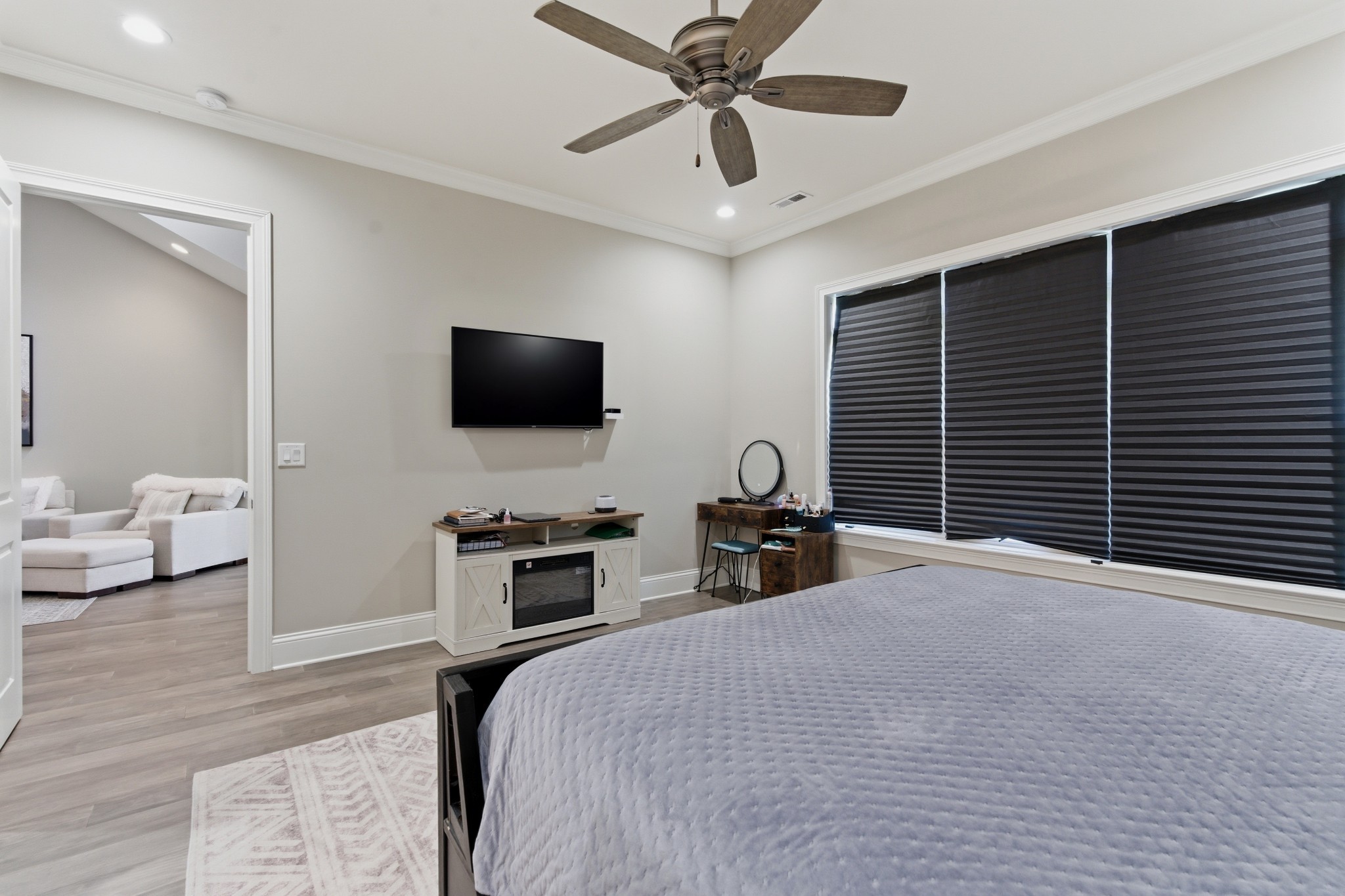 1024 Club View Drive Unit: B301