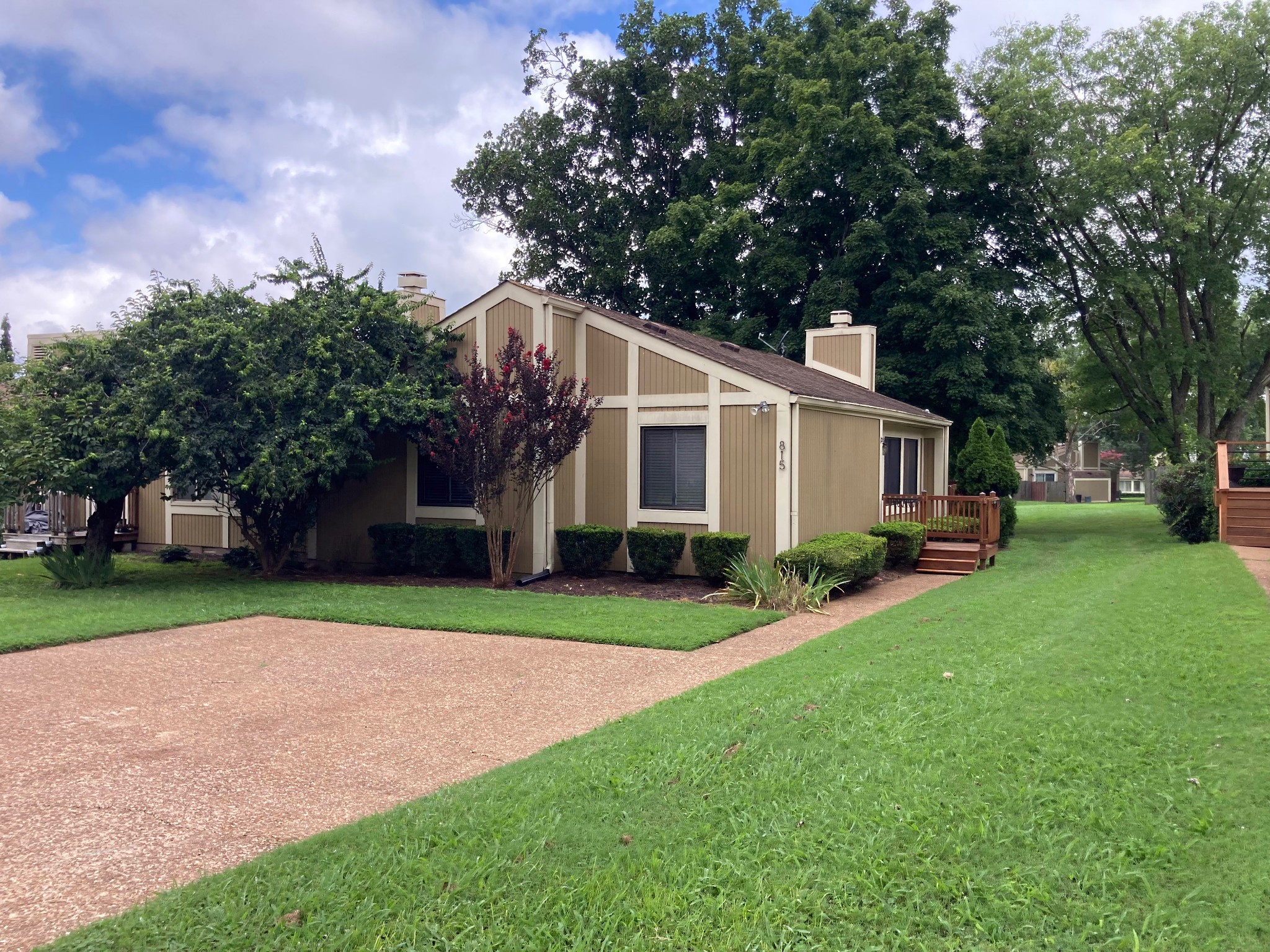 815 Williamsburg West Dr