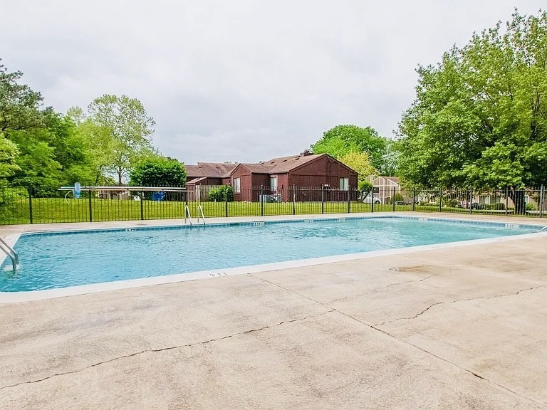 815 Williamsburg West Dr