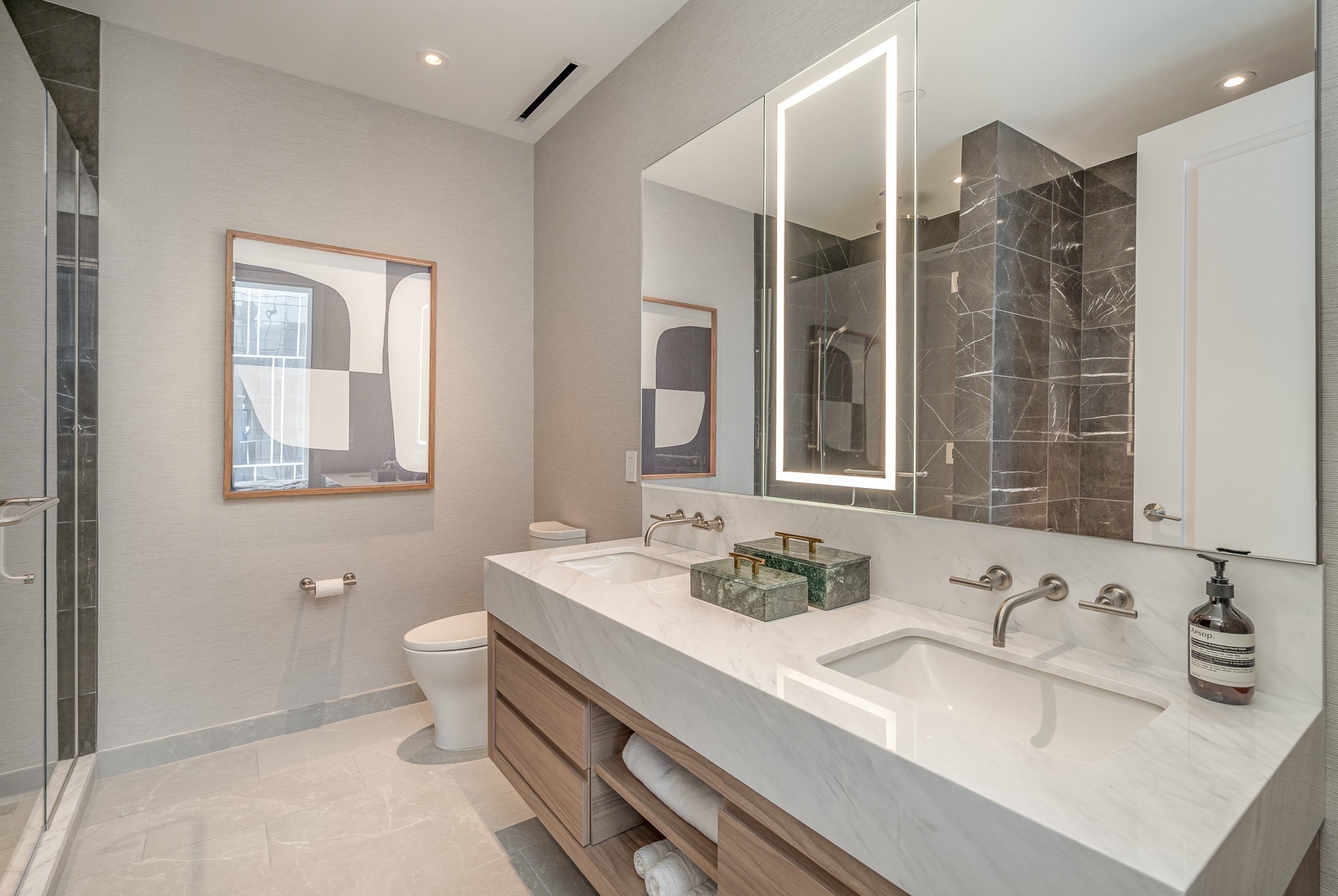 160 2nd Ave, S Unit: 1904
