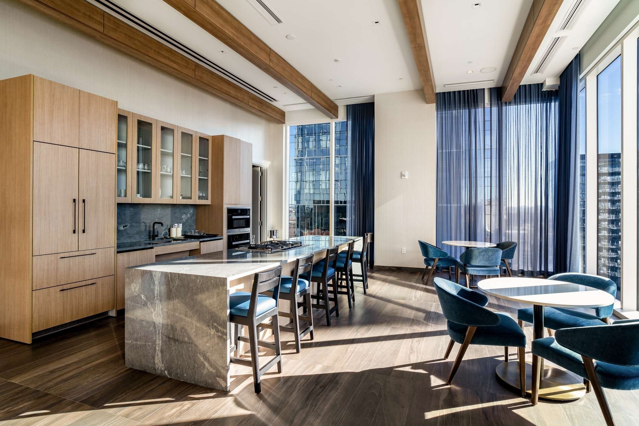 160 2nd Ave, S Unit: 1904