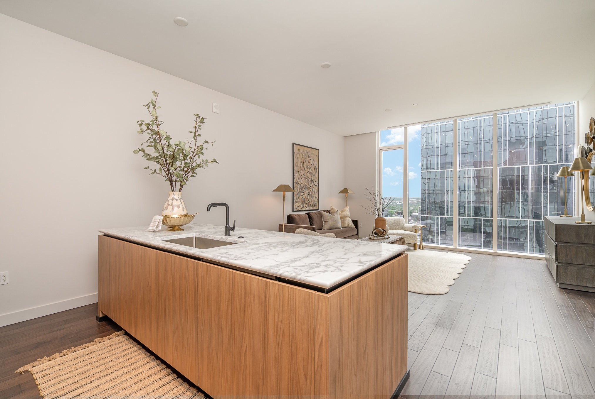 160 2nd Ave, S Unit: 1904