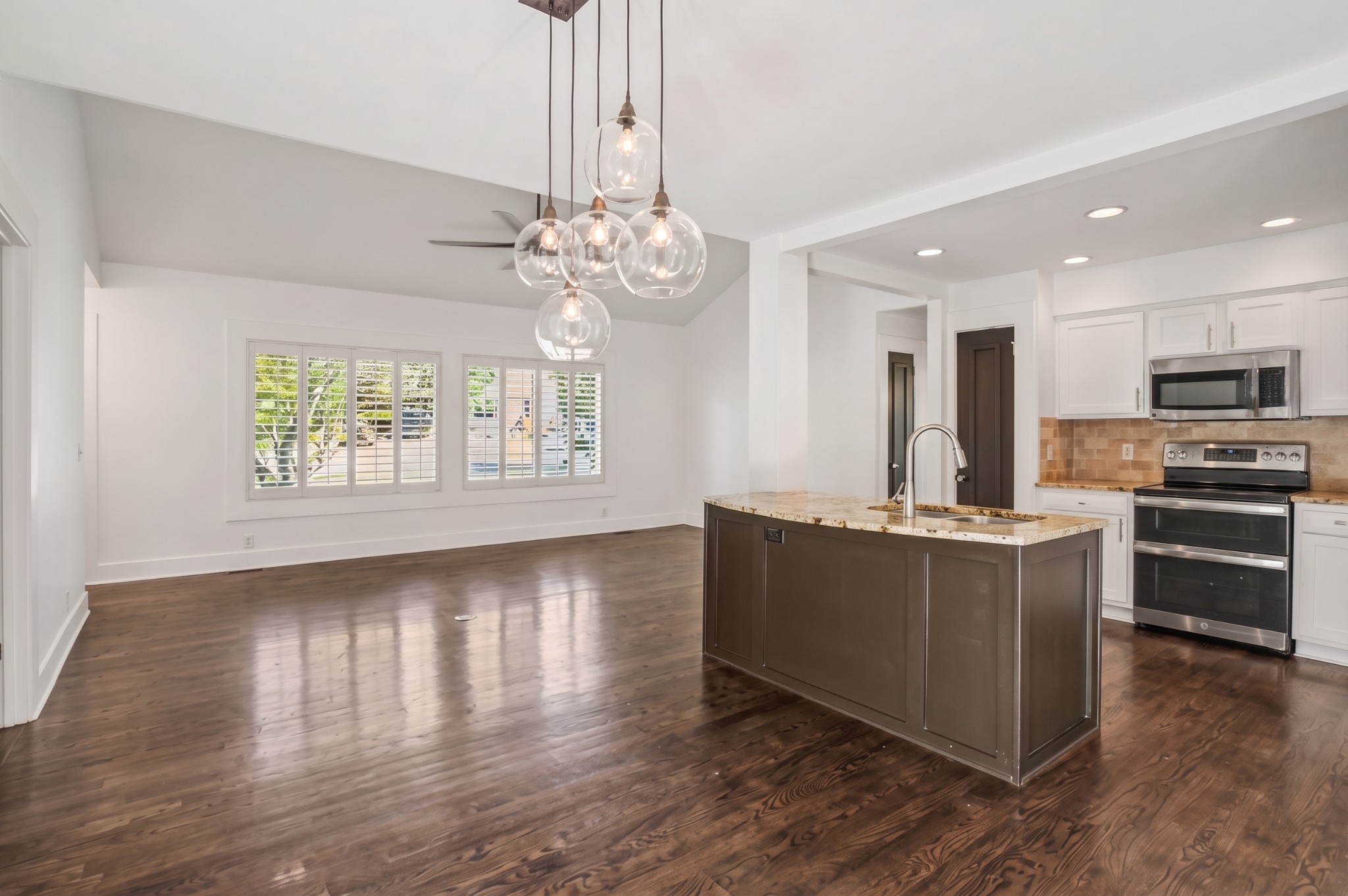 562 Doral Country Dr