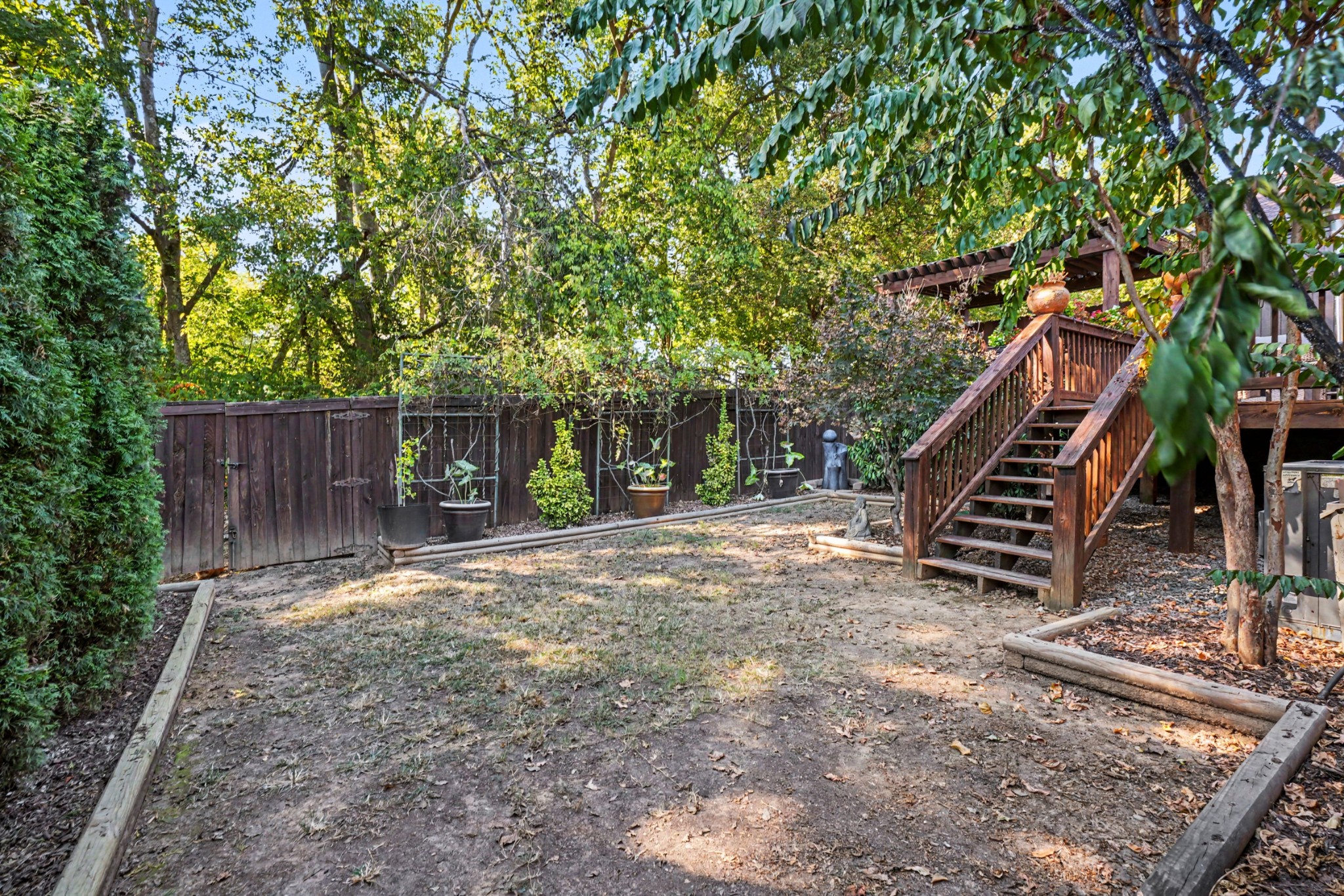 562 Doral Country Dr