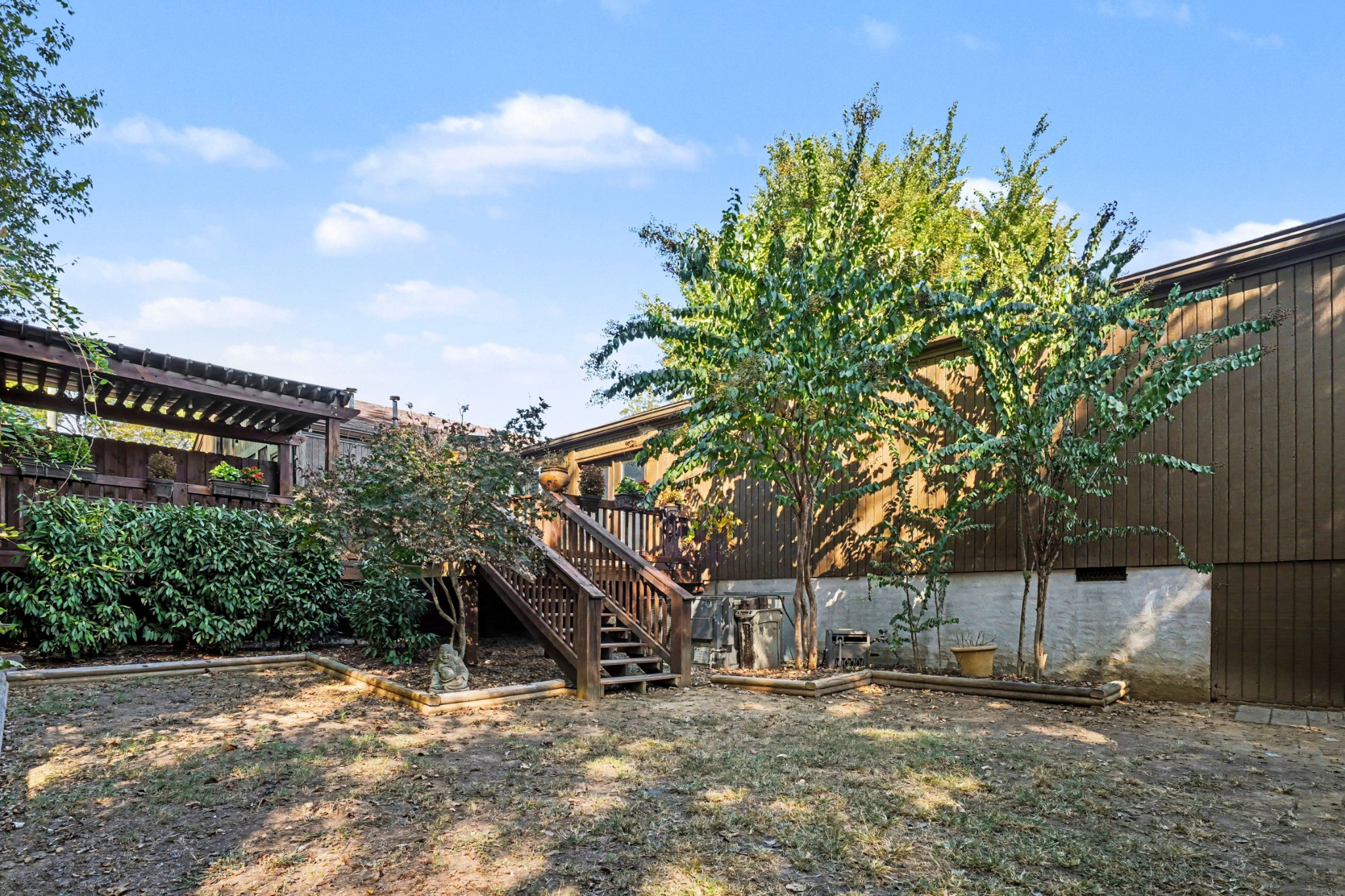 562 Doral Country Dr