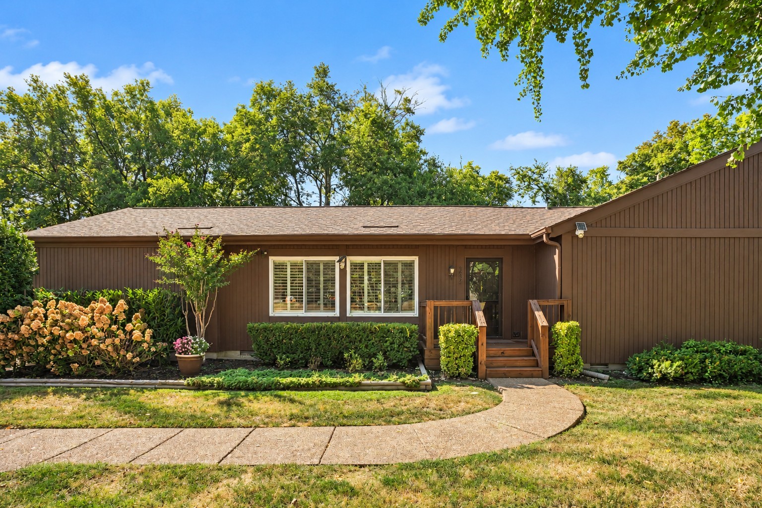 562 Doral Country Dr