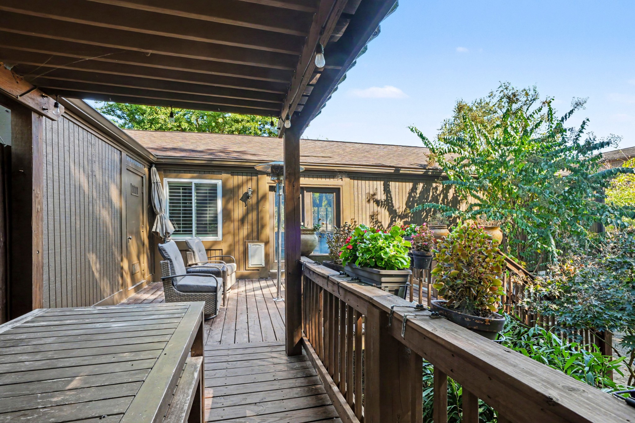 562 Doral Country Dr
