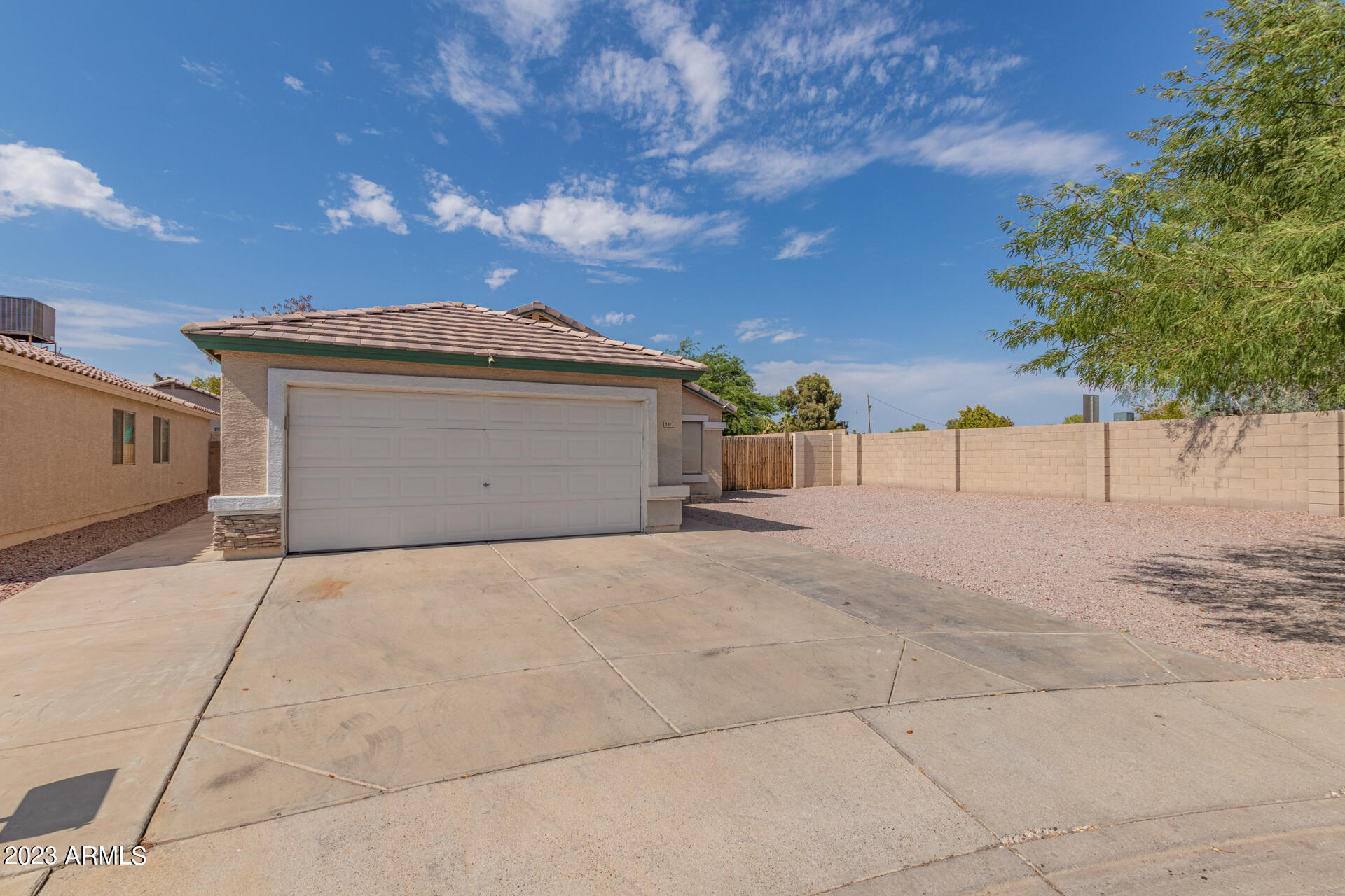 8302 W BAXTER Drive
