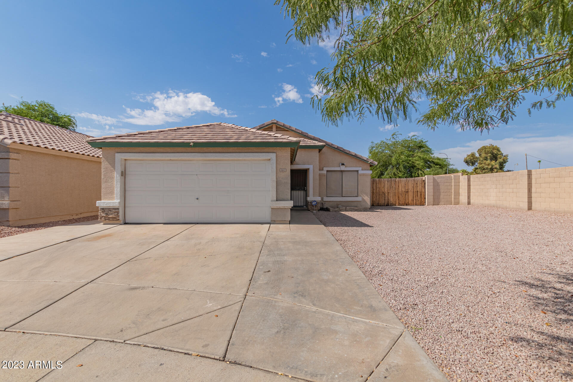 8302 W BAXTER Drive