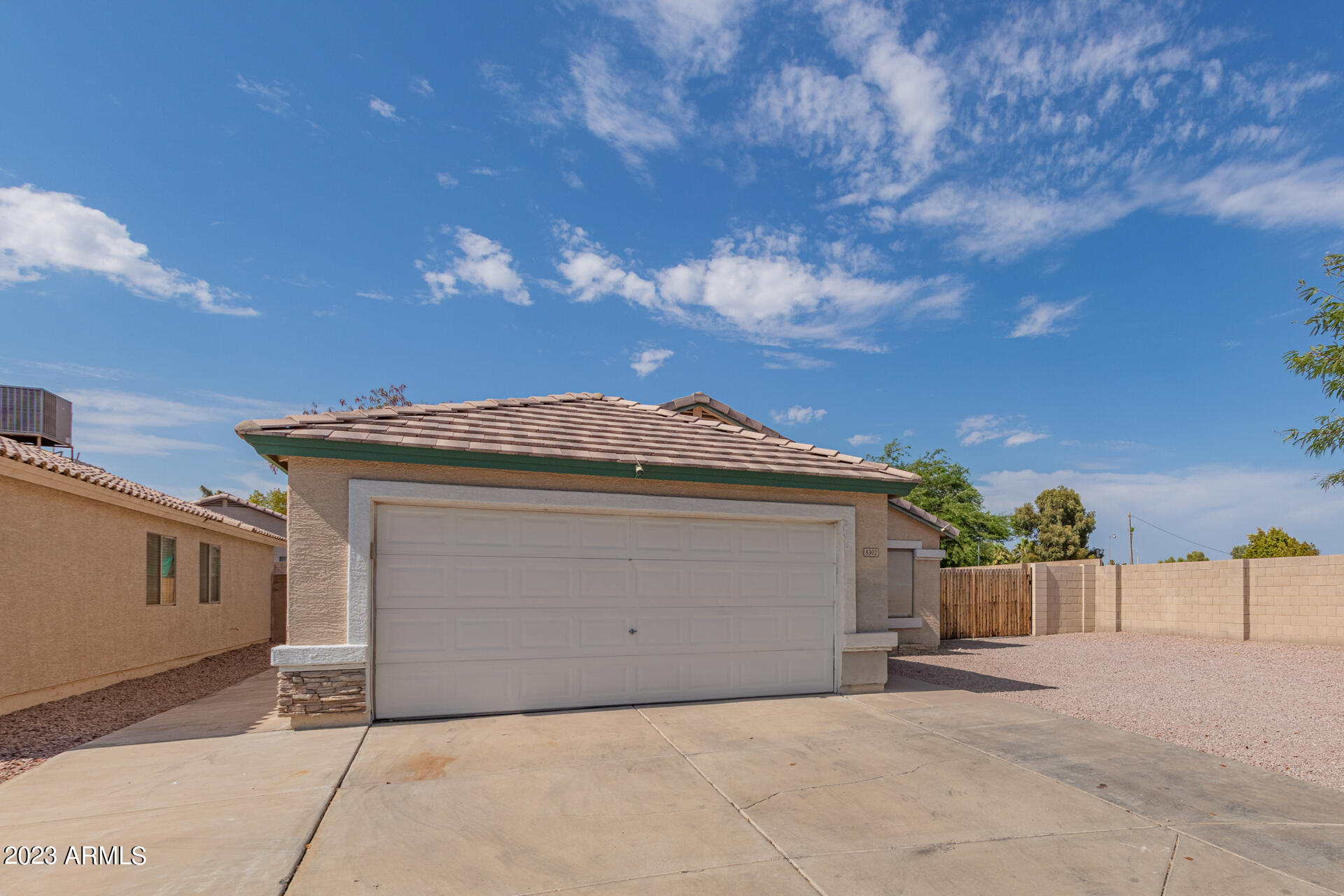 8302 W BAXTER Drive