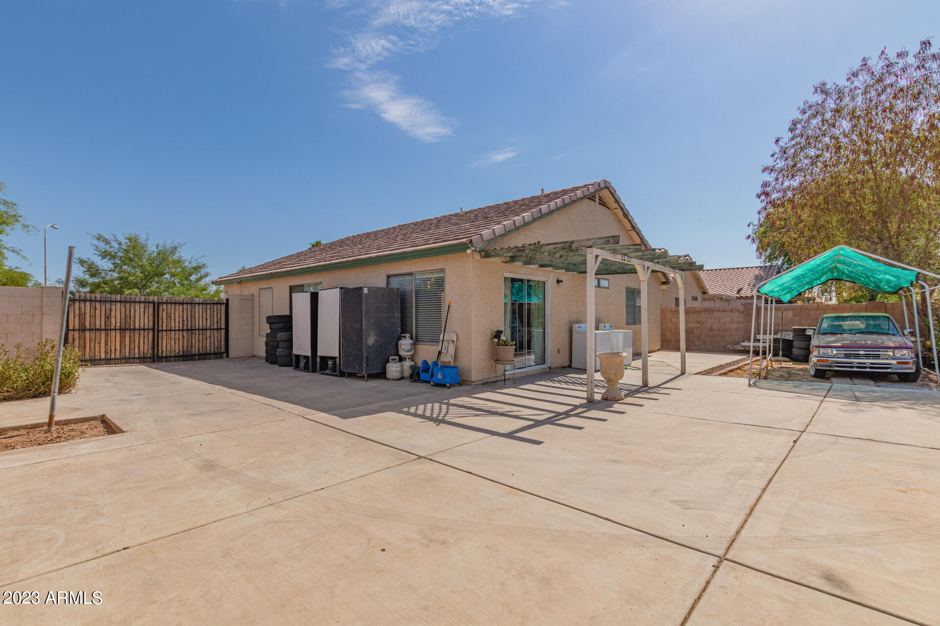 8302 W BAXTER Drive