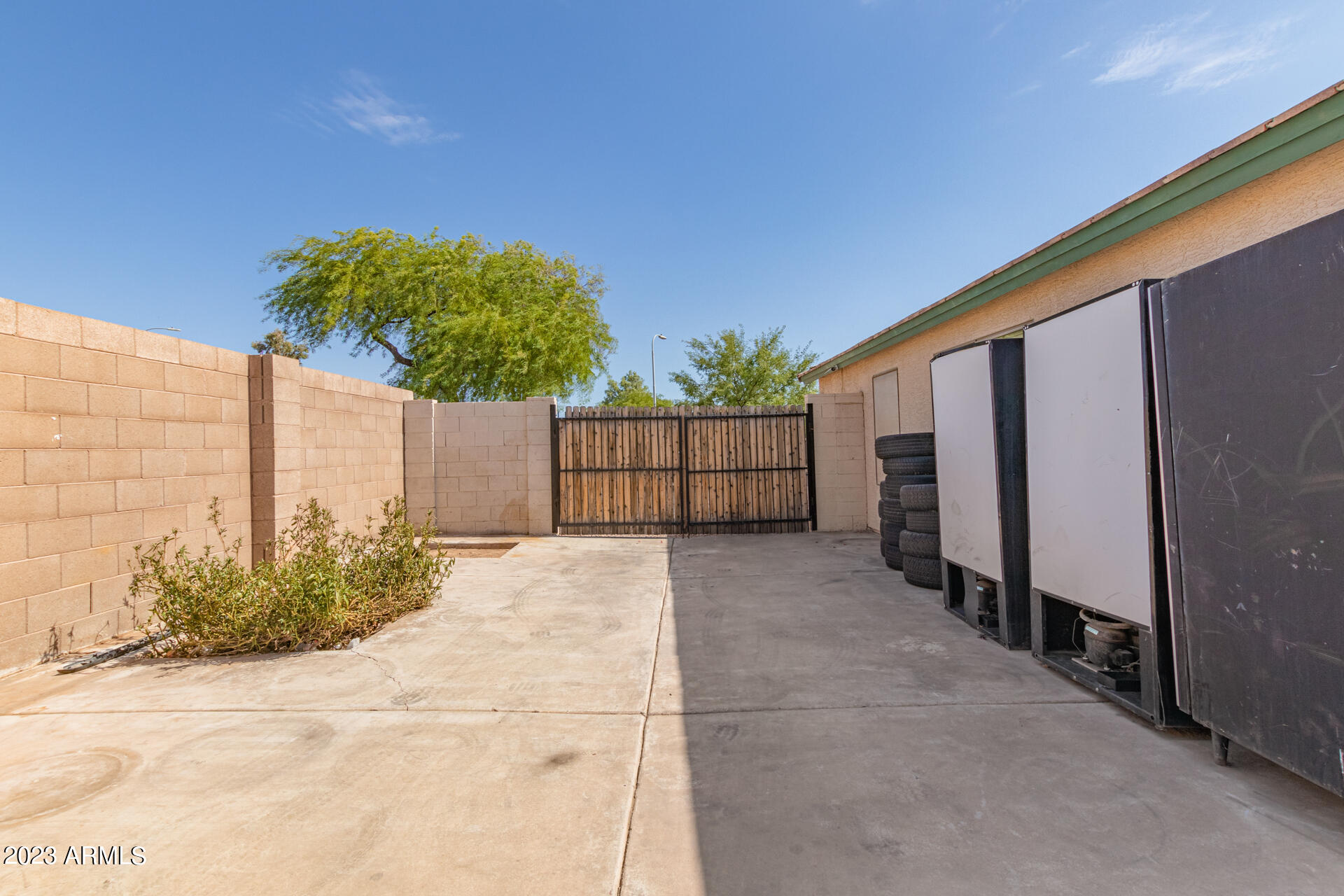 8302 W BAXTER Drive
