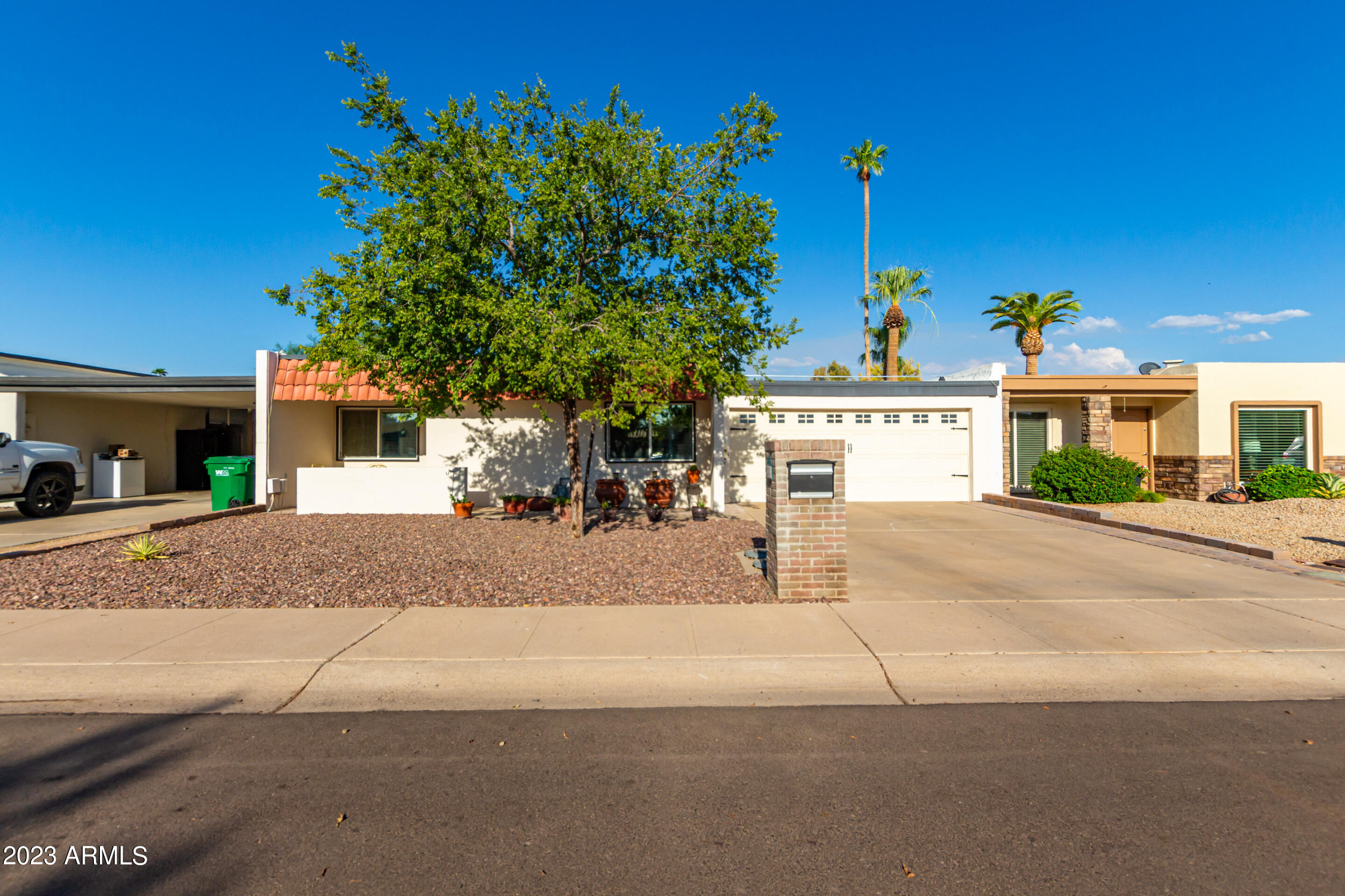251 BAHIA Lane W