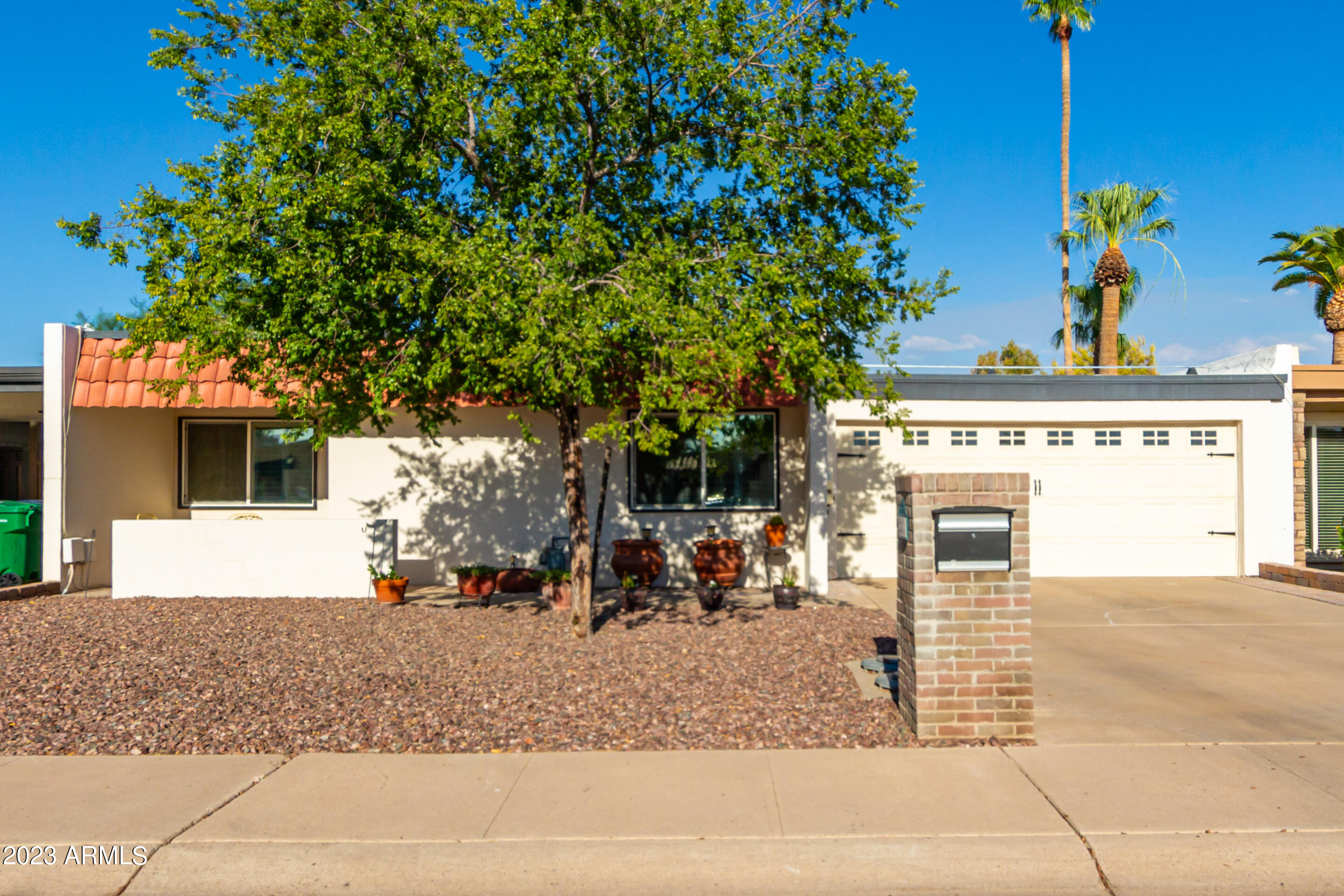 251 BAHIA Lane W