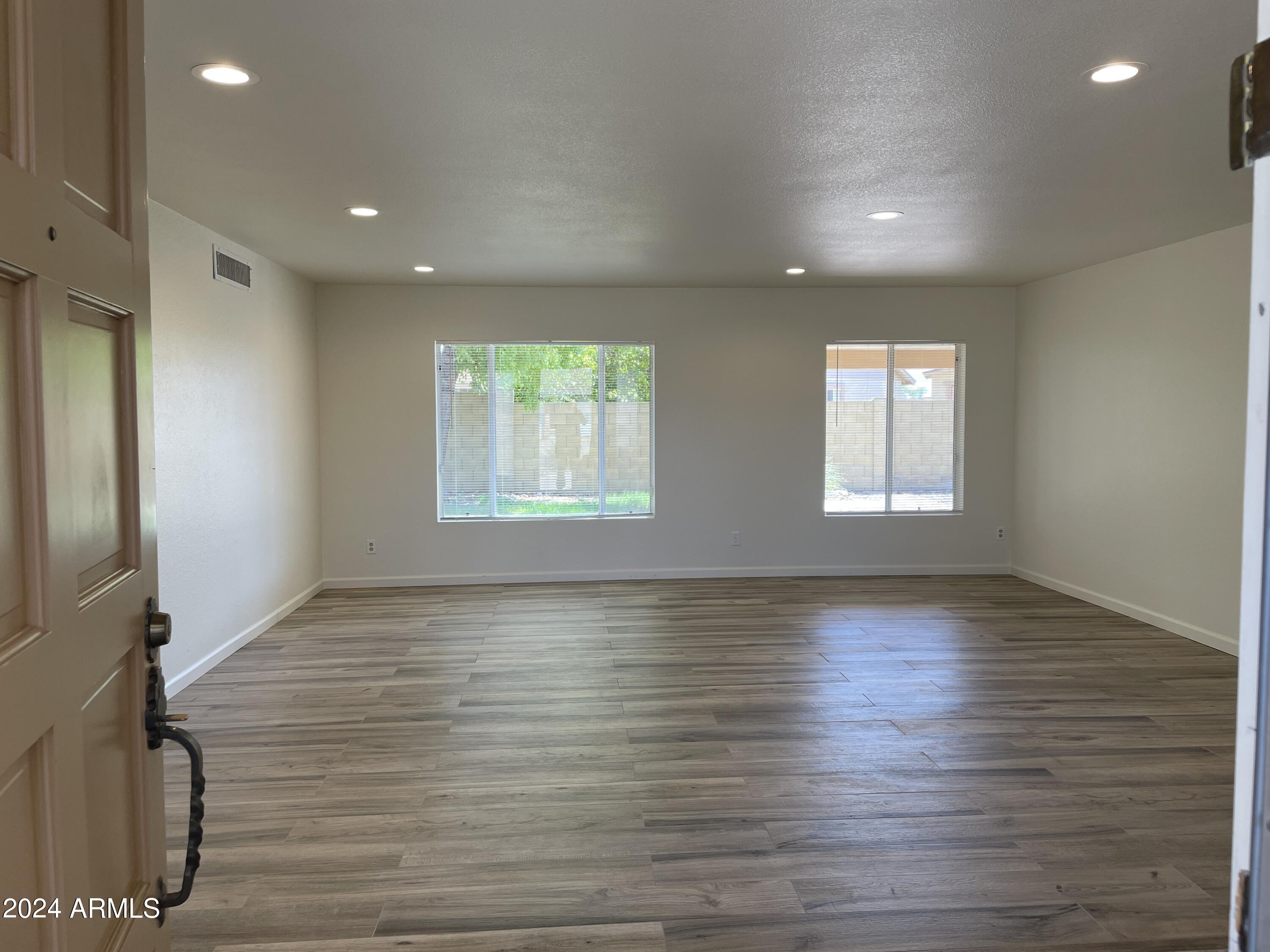 5123 W LARKSPUR Drive
