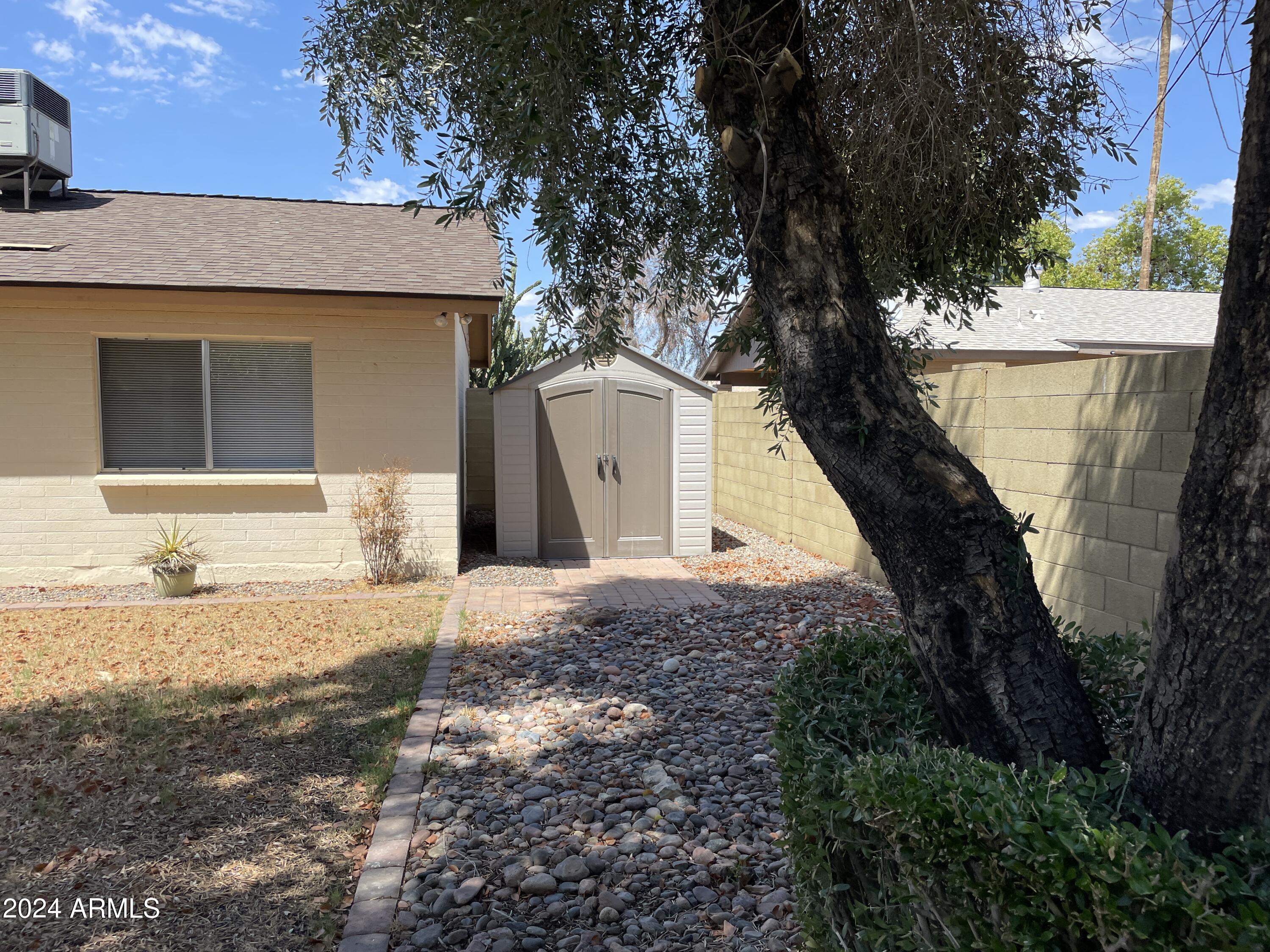 5123 W LARKSPUR Drive