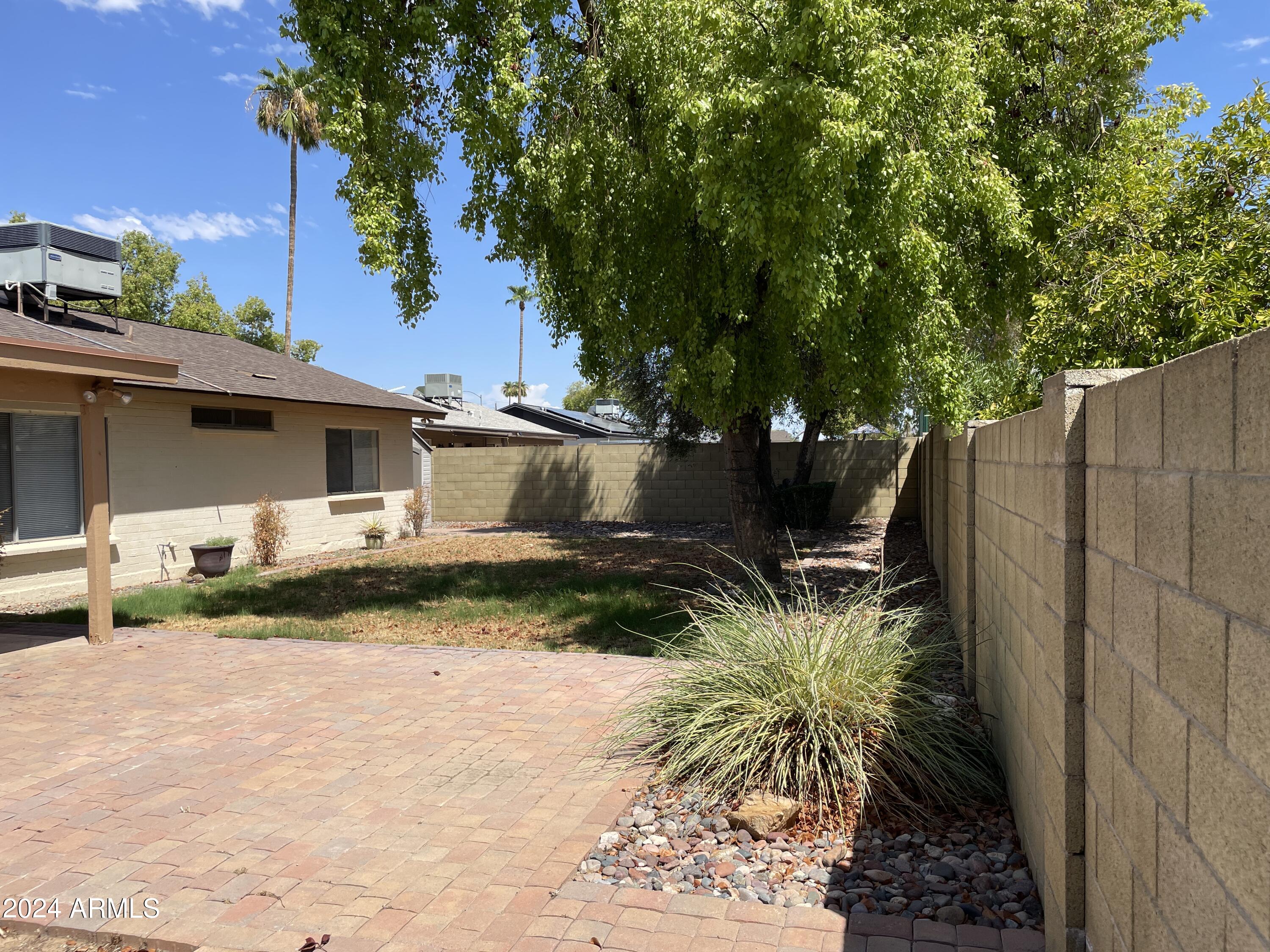 5123 W LARKSPUR Drive
