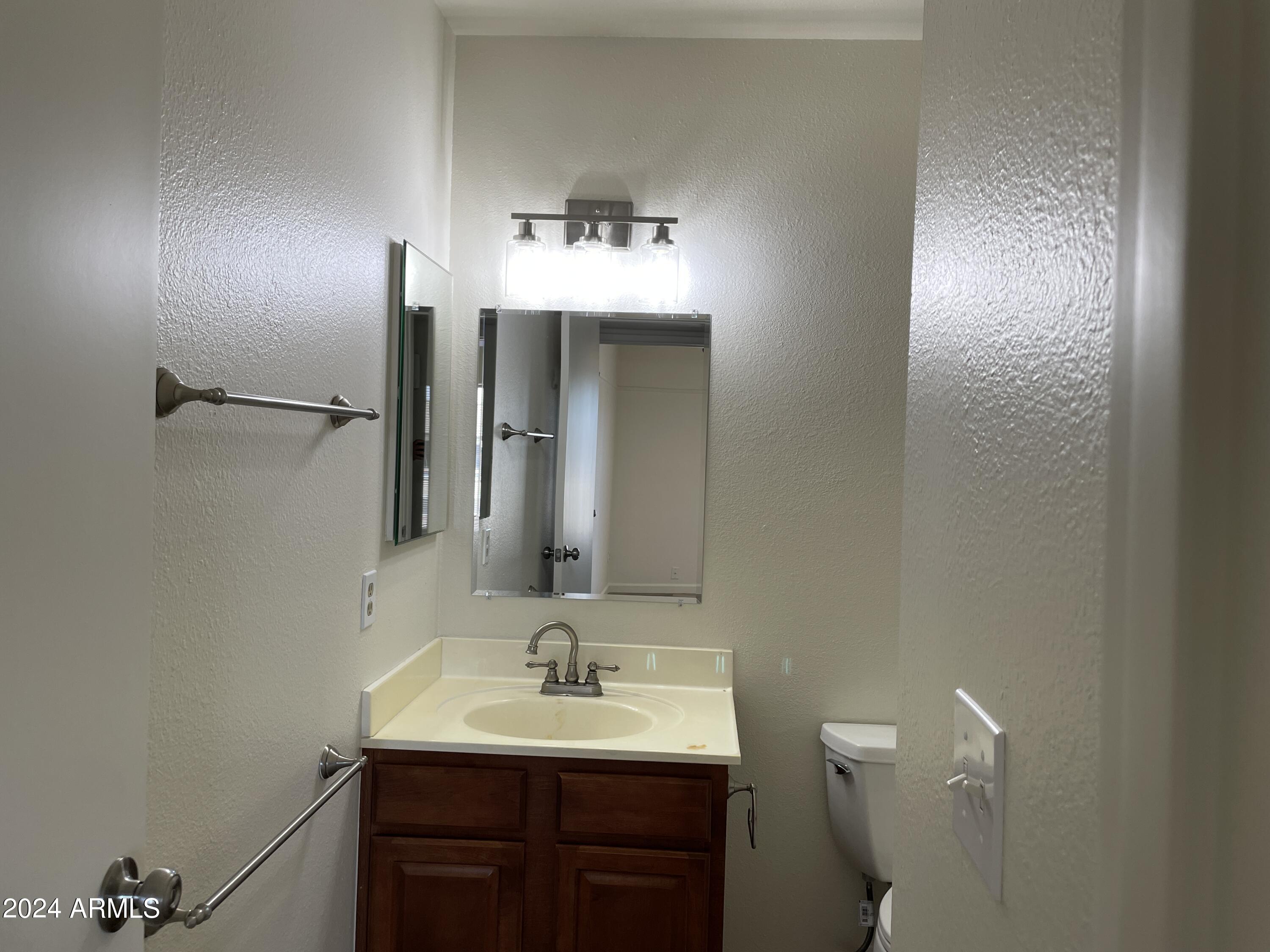 5123 W LARKSPUR Drive