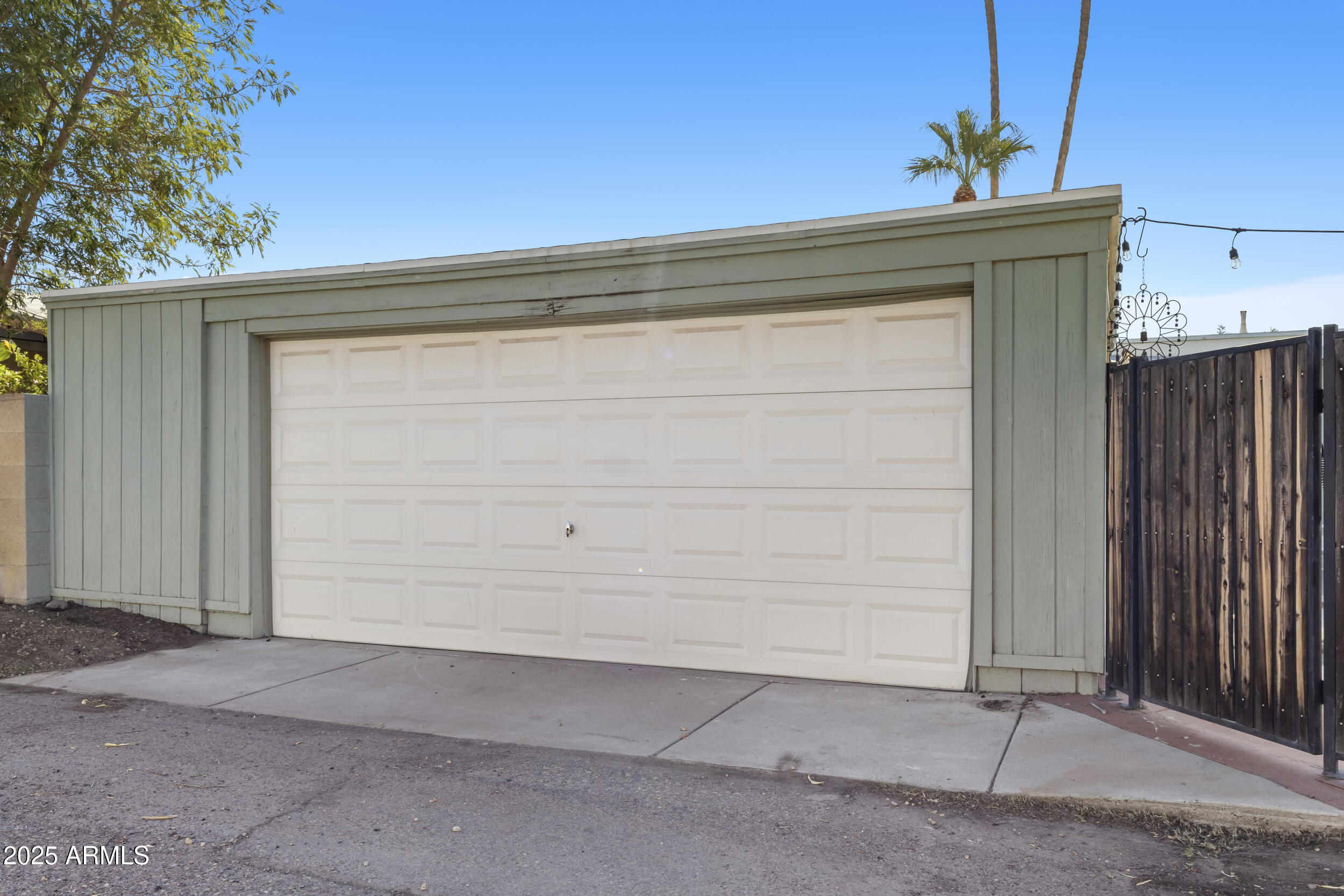 2410 W PARADISE Drive