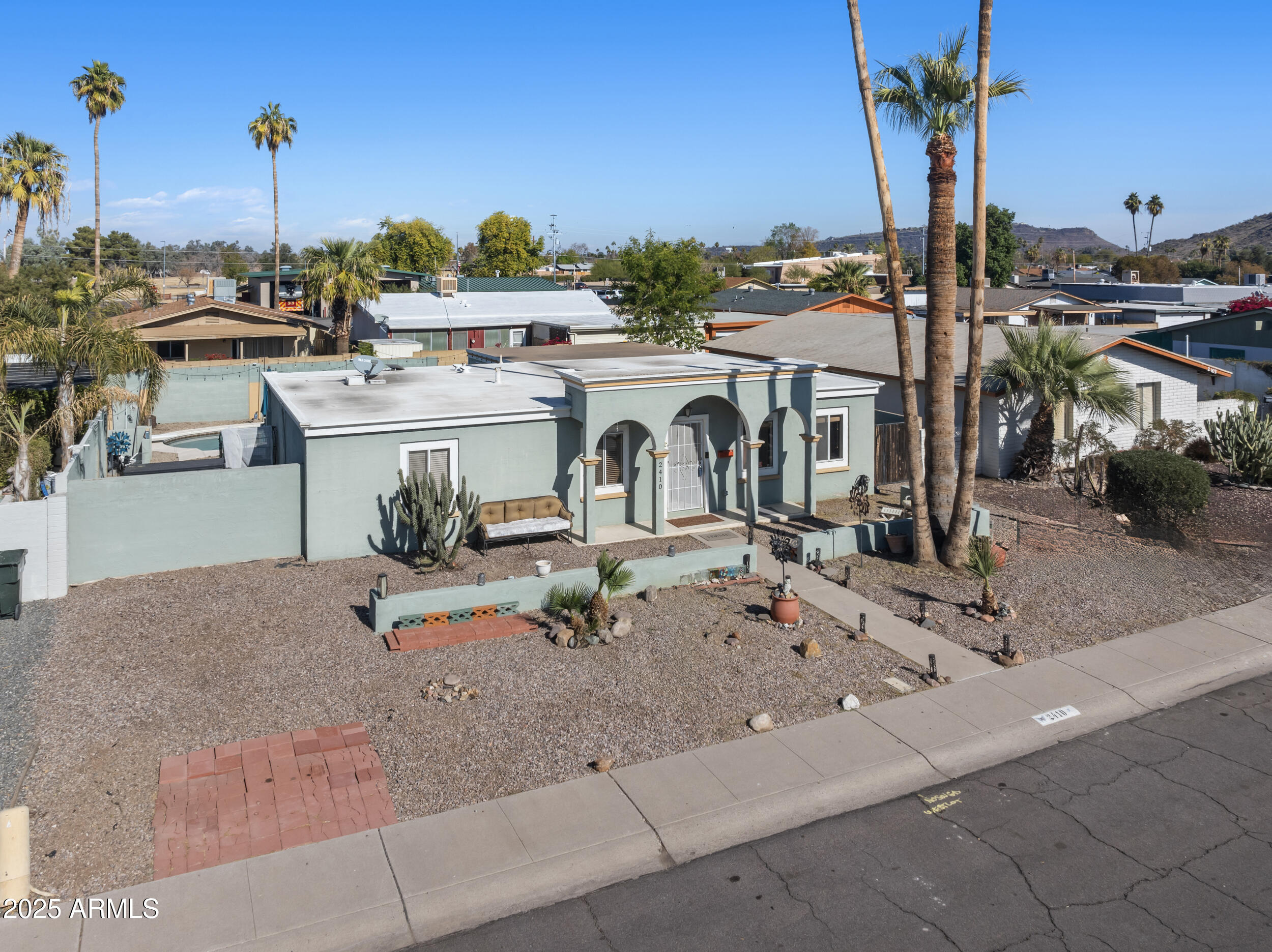 2410 W PARADISE Drive