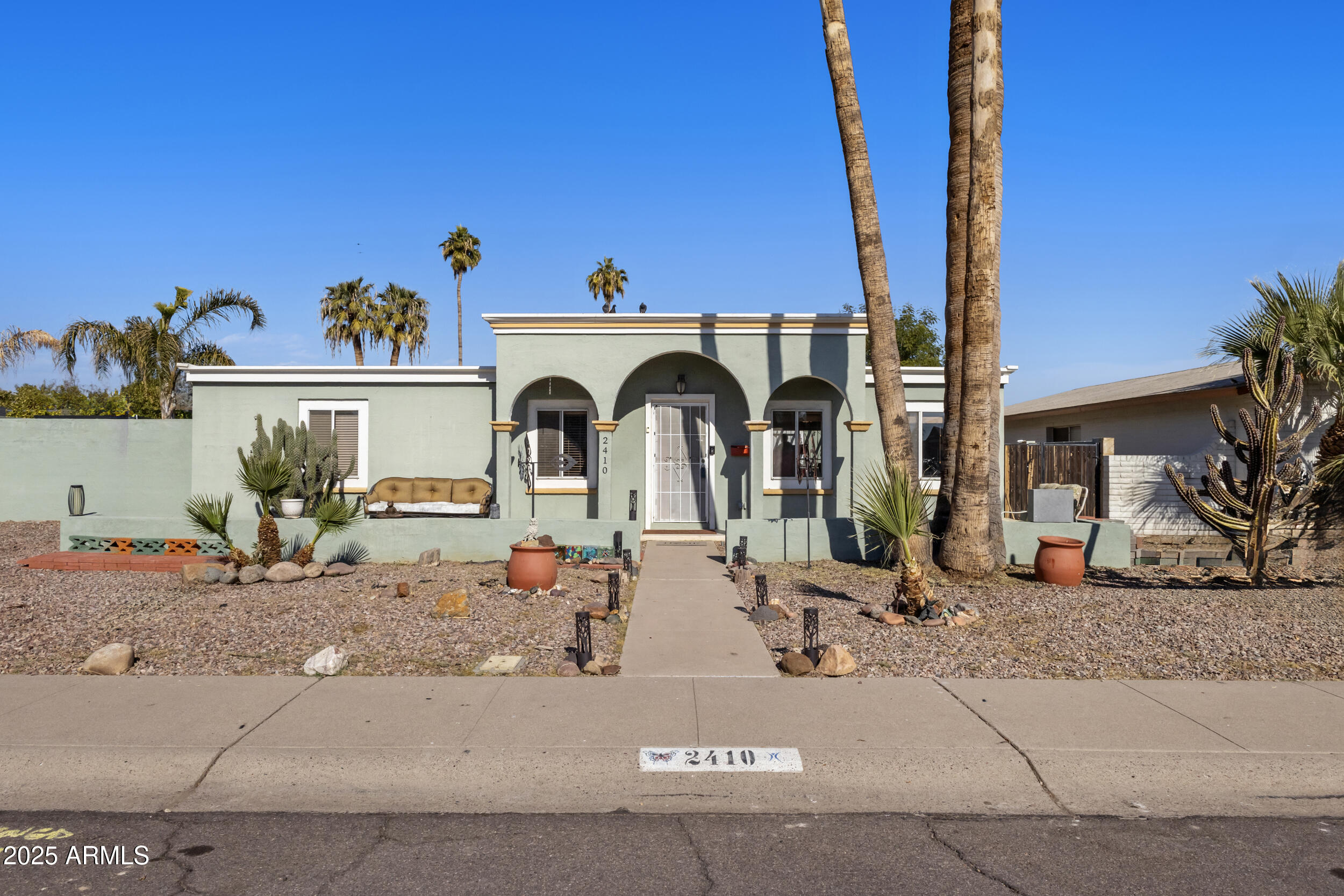 2410 W PARADISE Drive