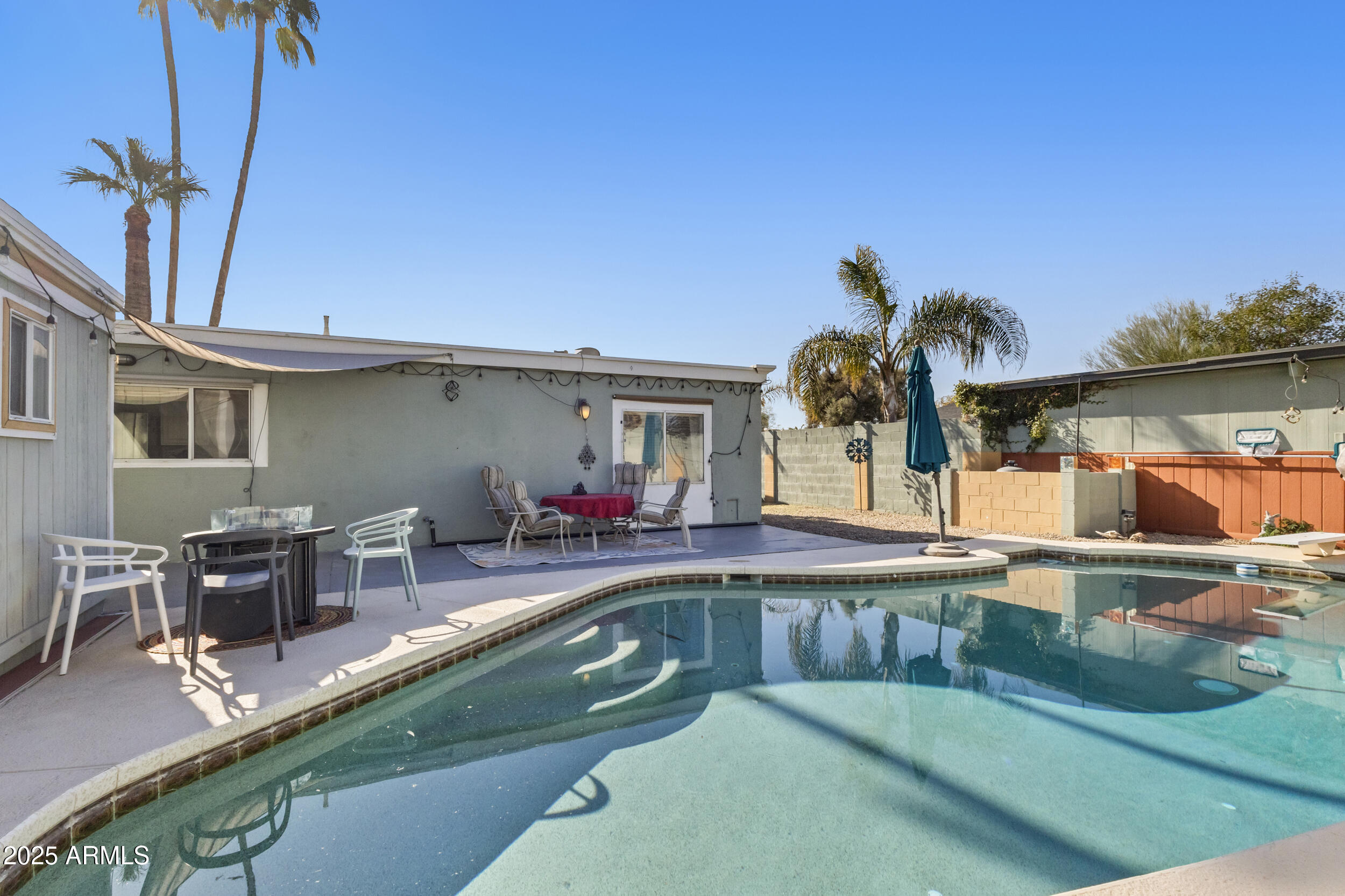 2410 W PARADISE Drive