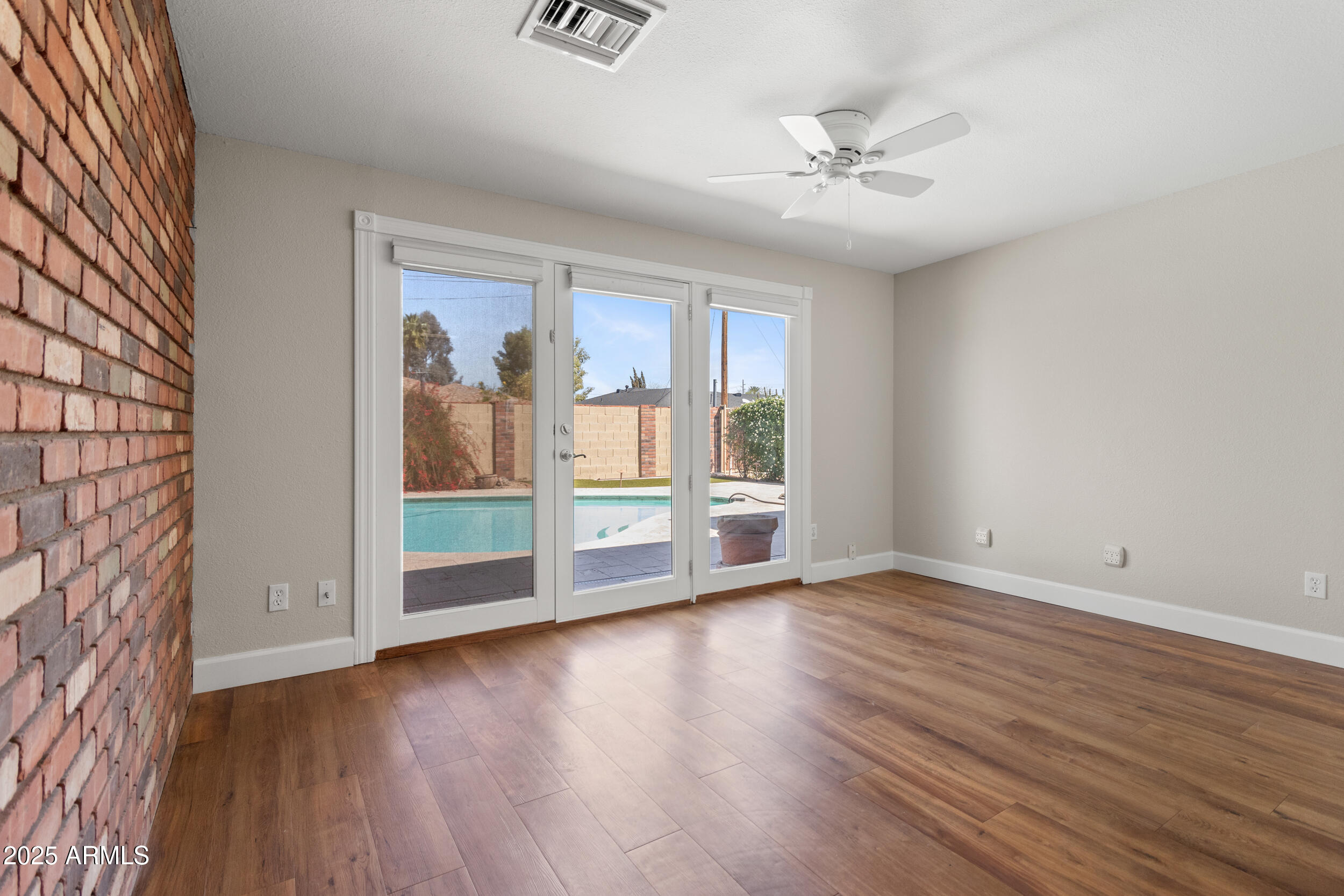 718 E FAIRMONT Drive