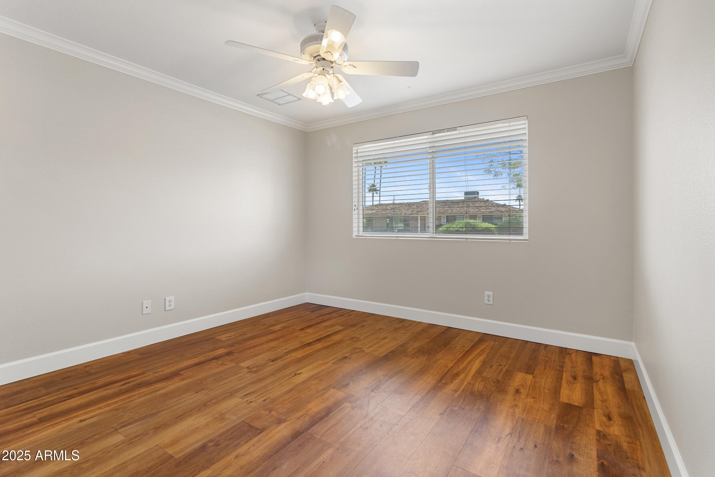 718 E FAIRMONT Drive