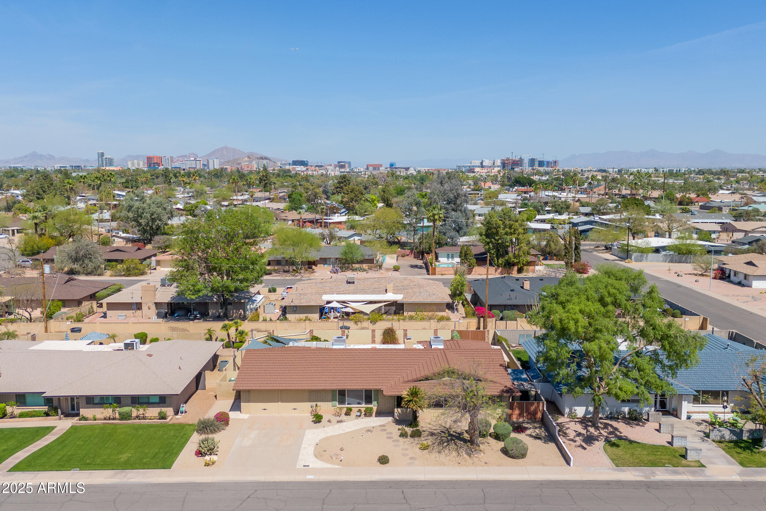 718 E FAIRMONT Drive