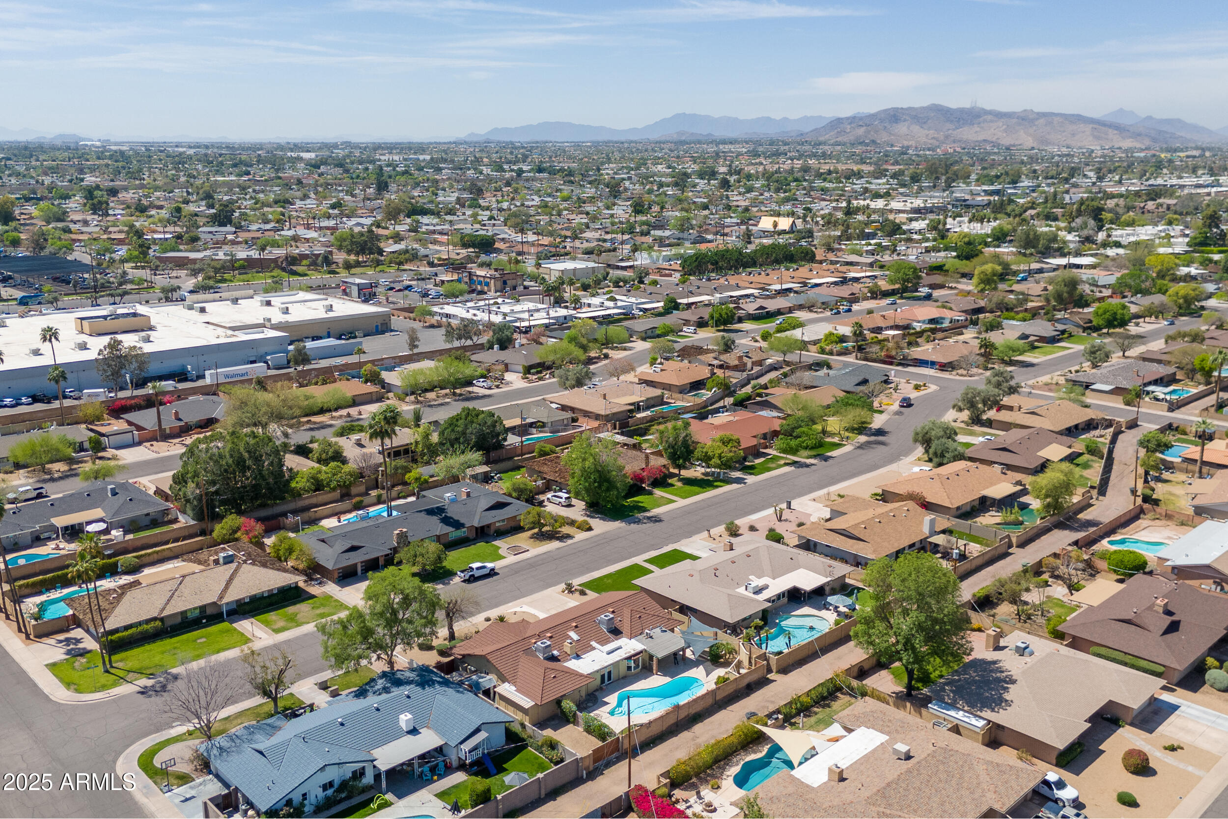 718 E FAIRMONT Drive