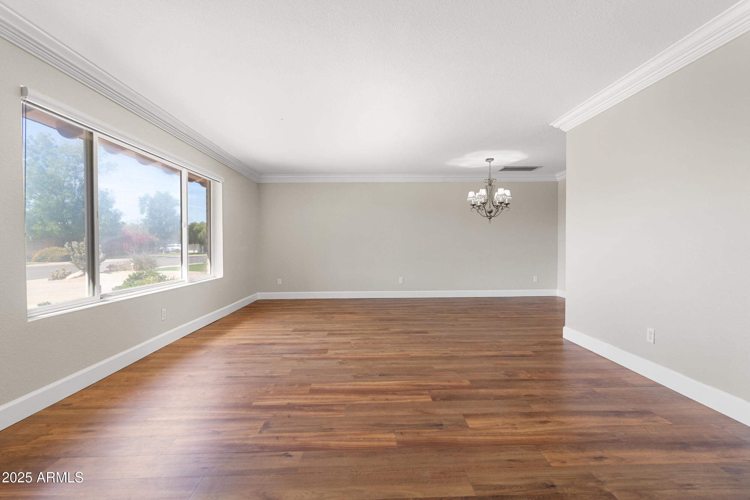 718 E FAIRMONT Drive