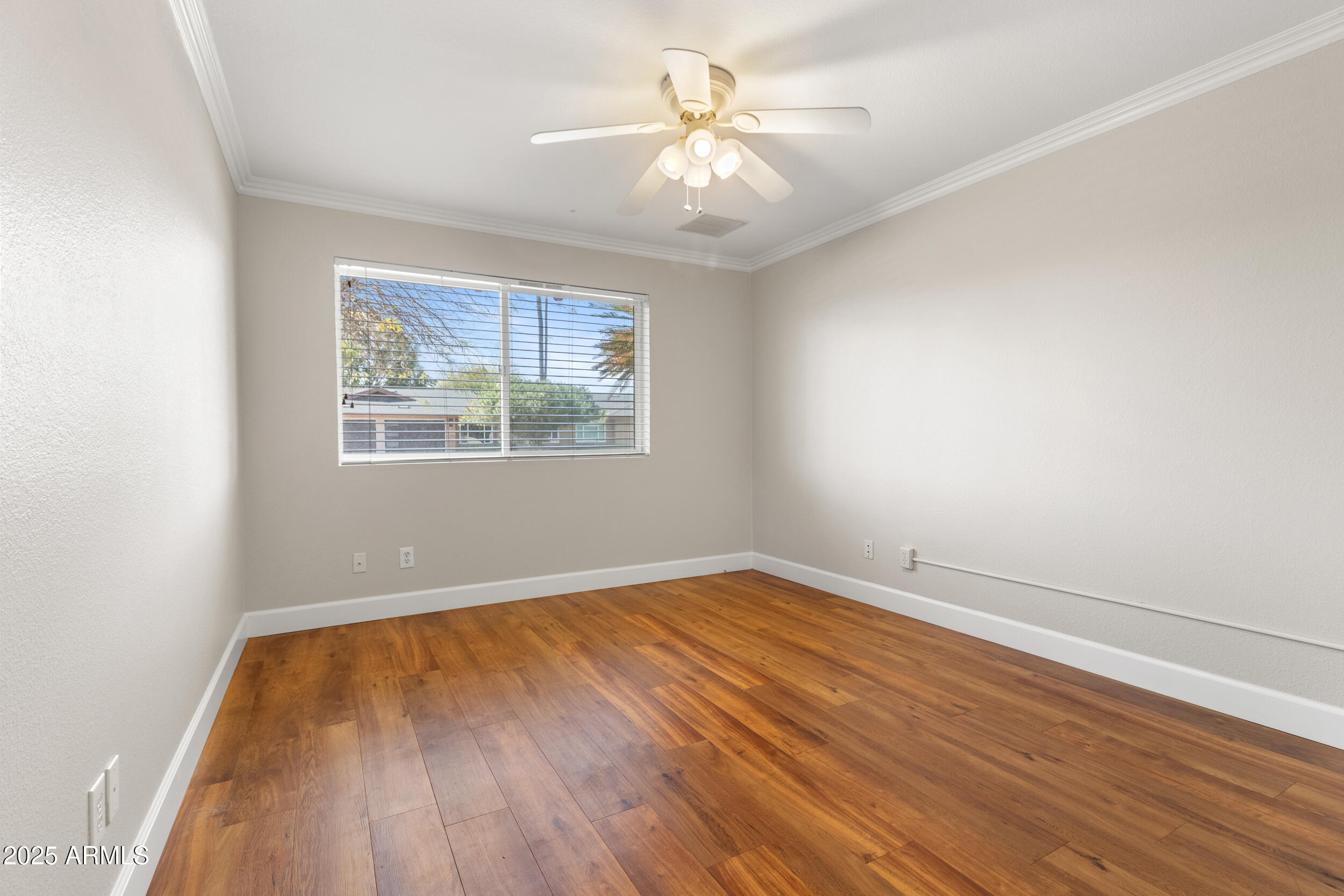 718 E FAIRMONT Drive