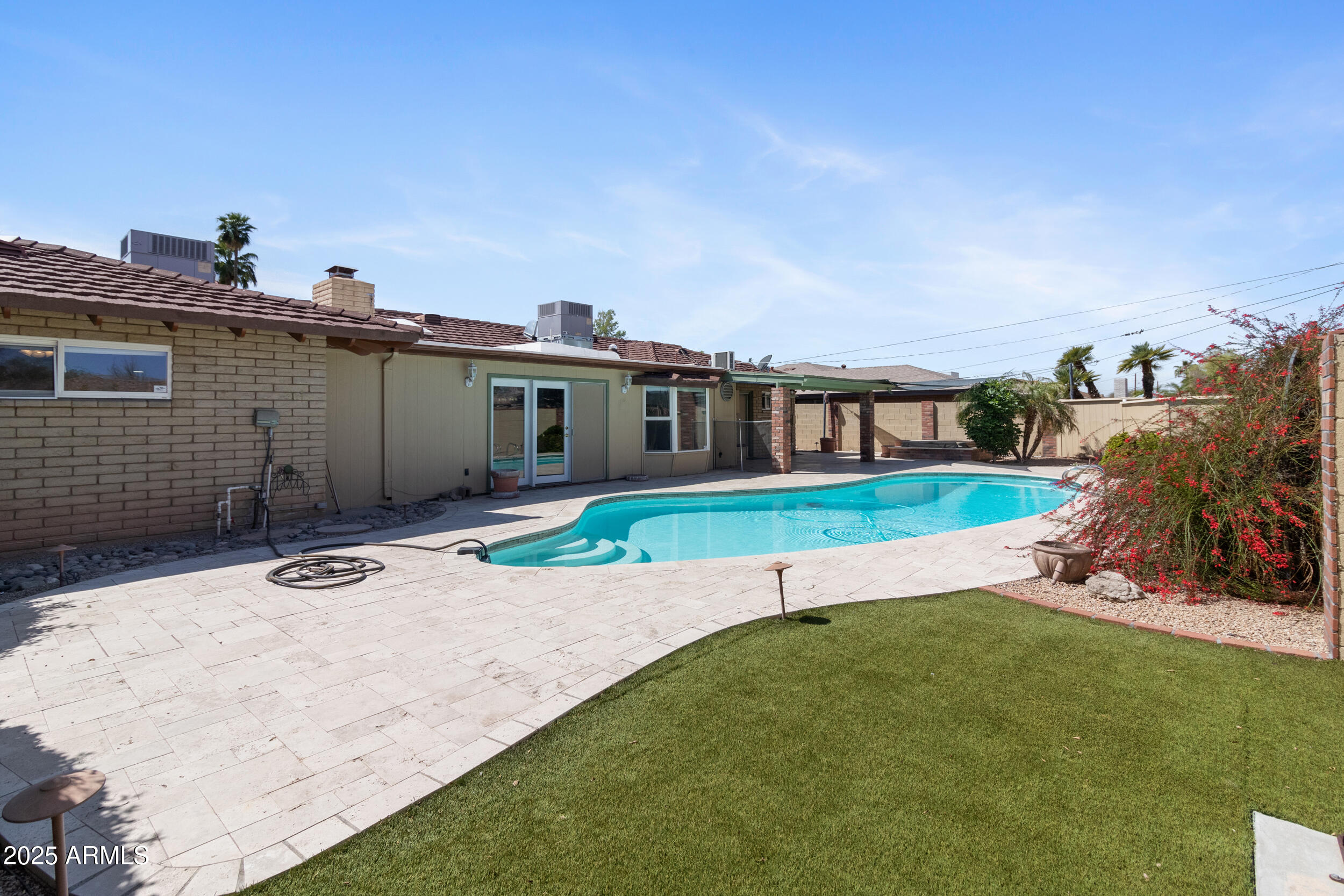 718 E FAIRMONT Drive