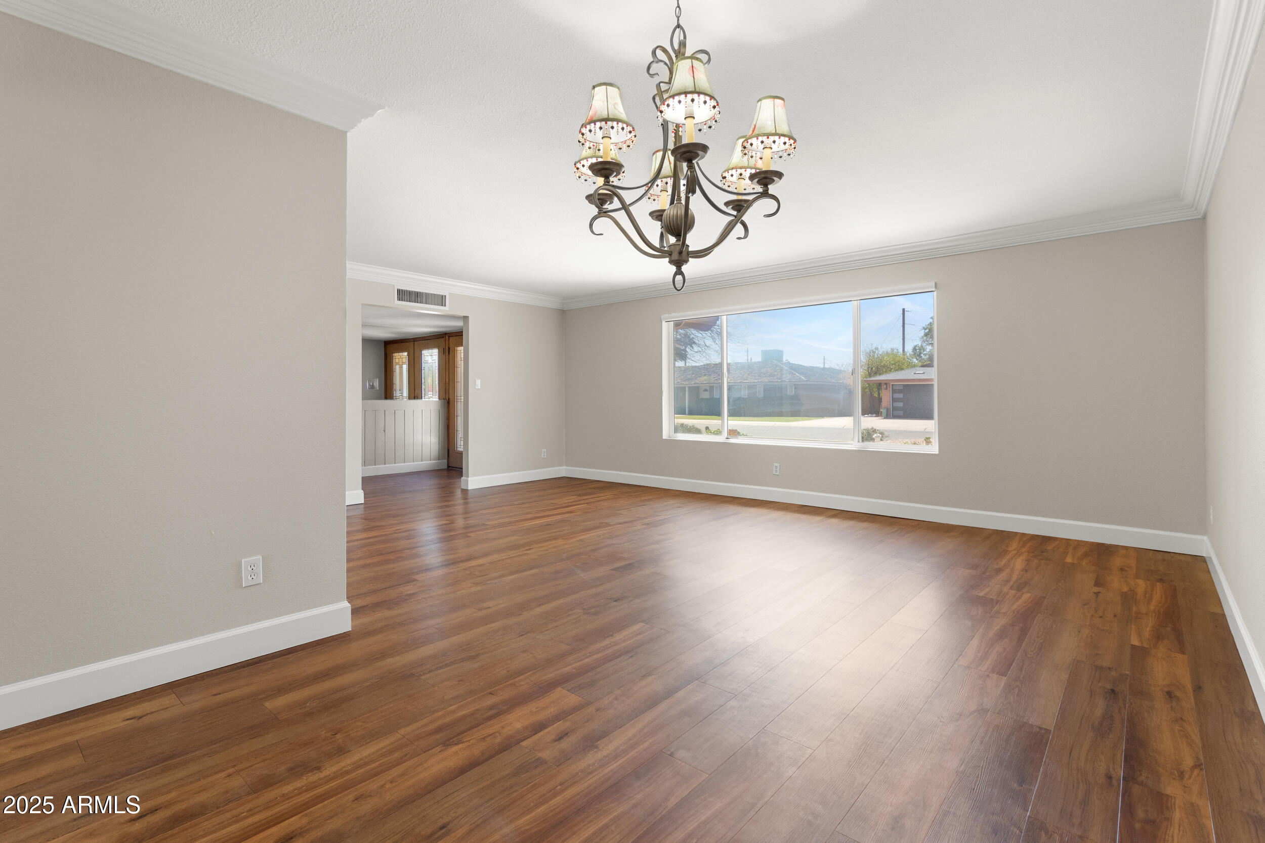 718 E FAIRMONT Drive