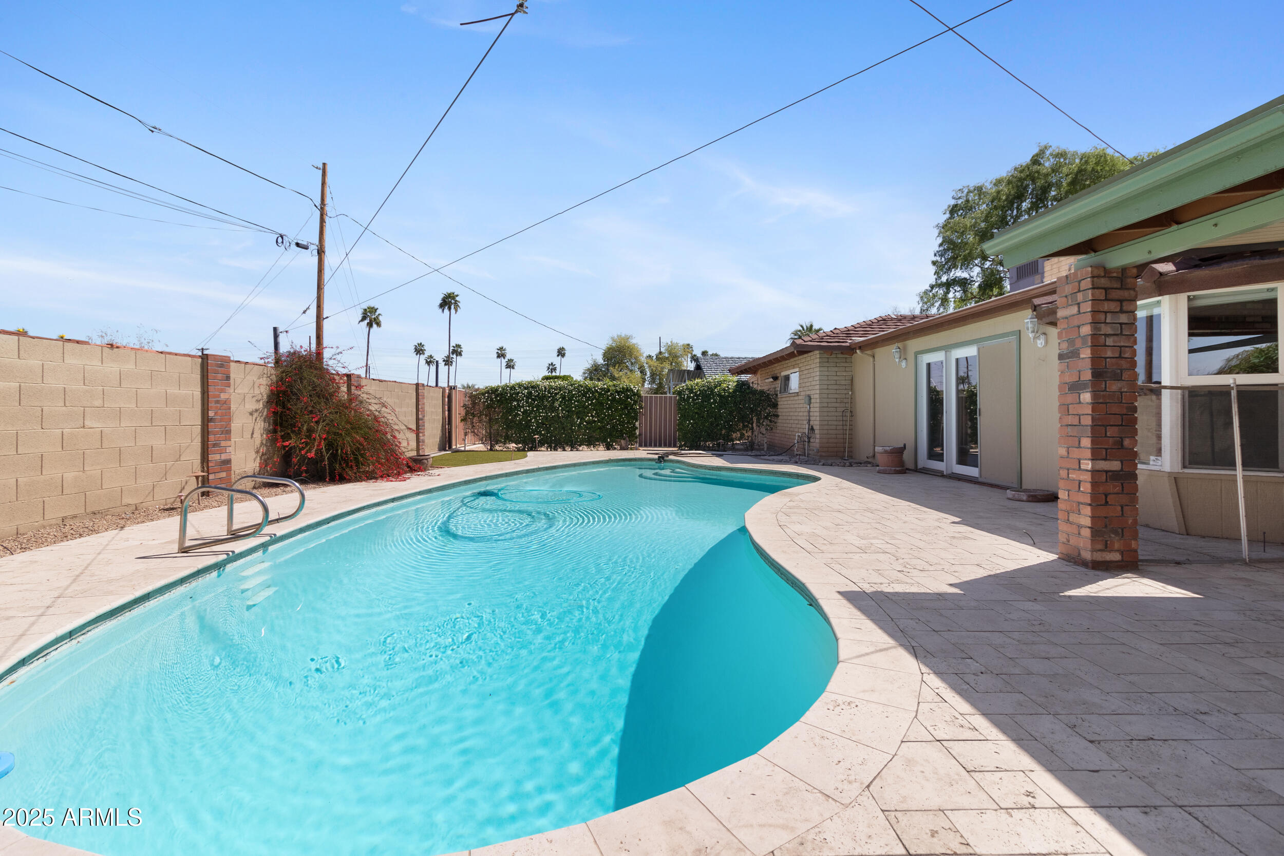 718 E FAIRMONT Drive