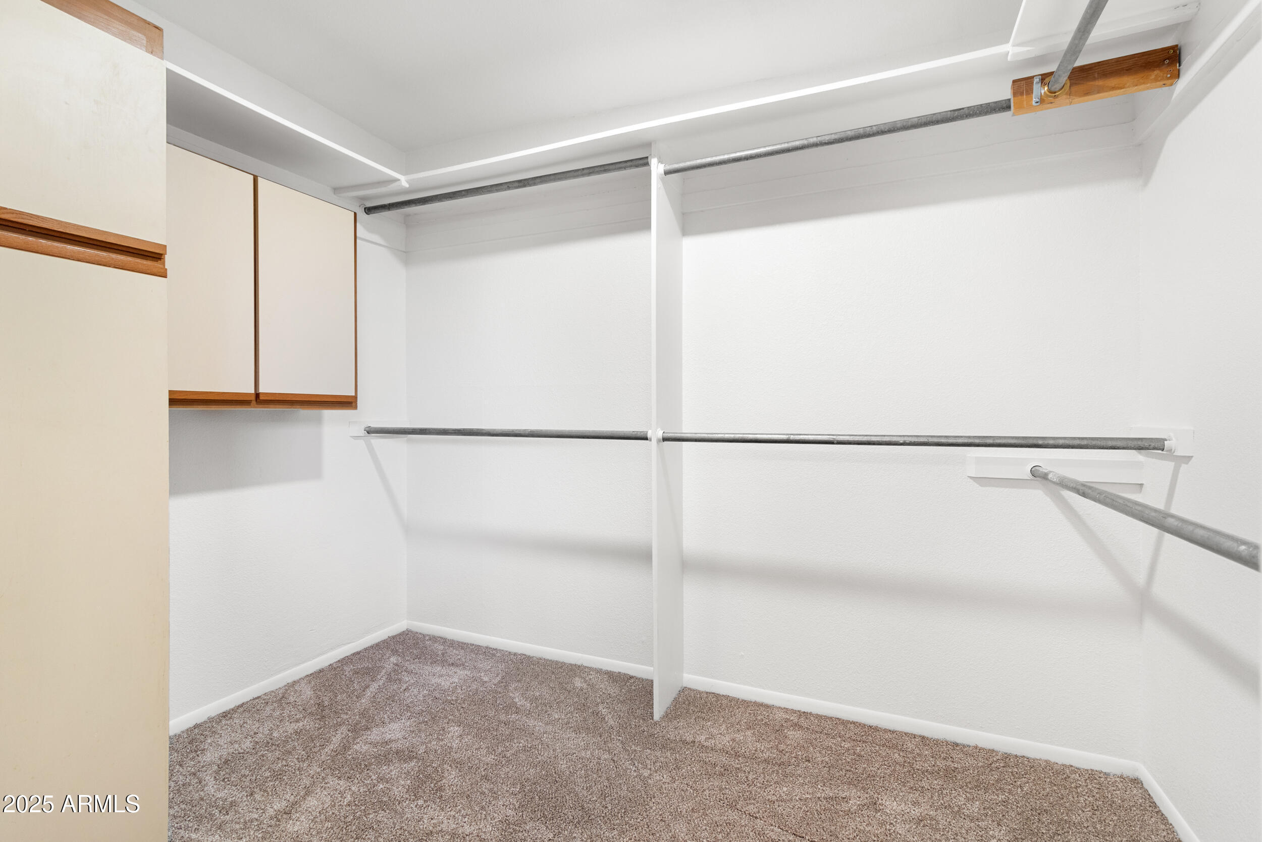 718 E FAIRMONT Drive