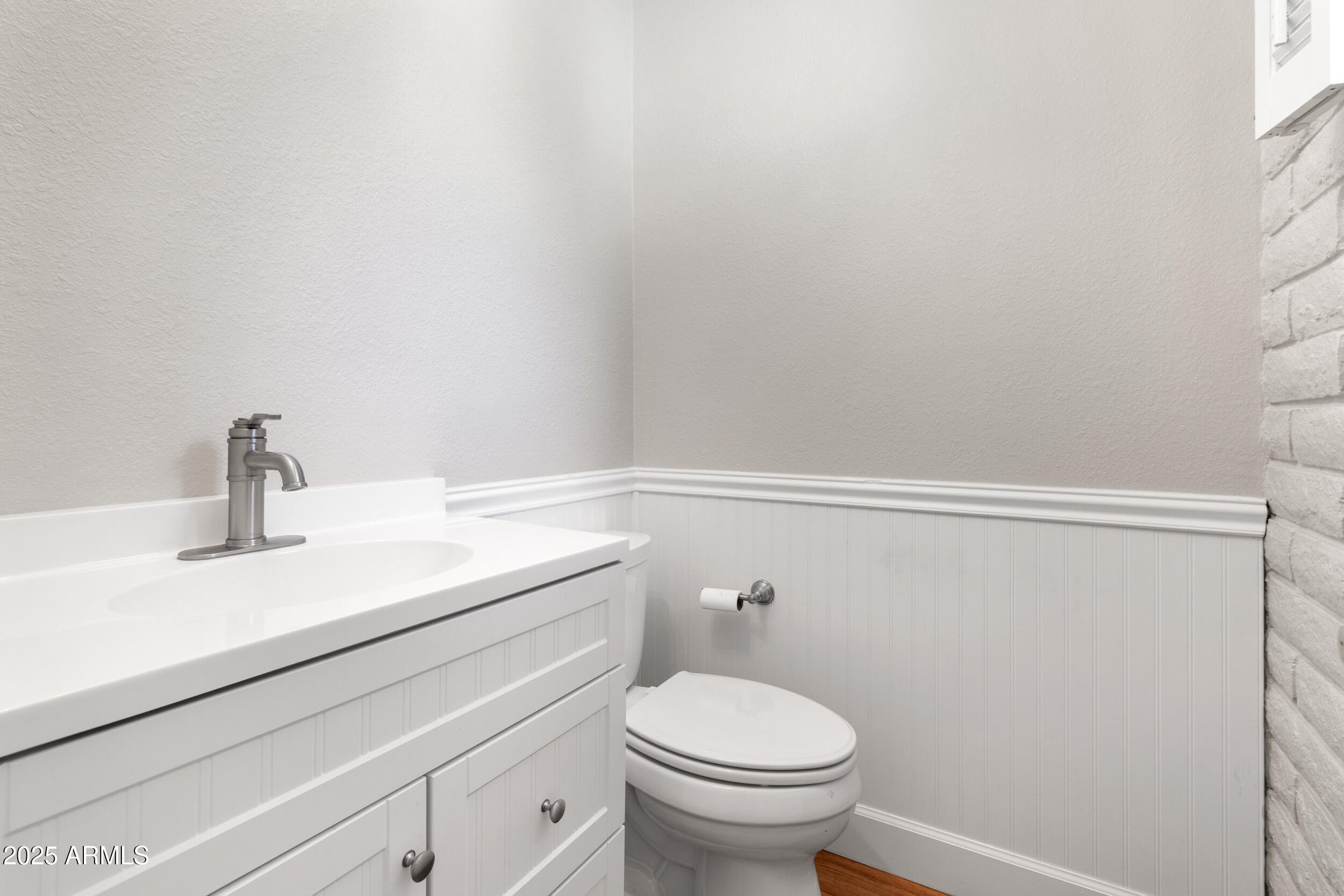 718 E FAIRMONT Drive