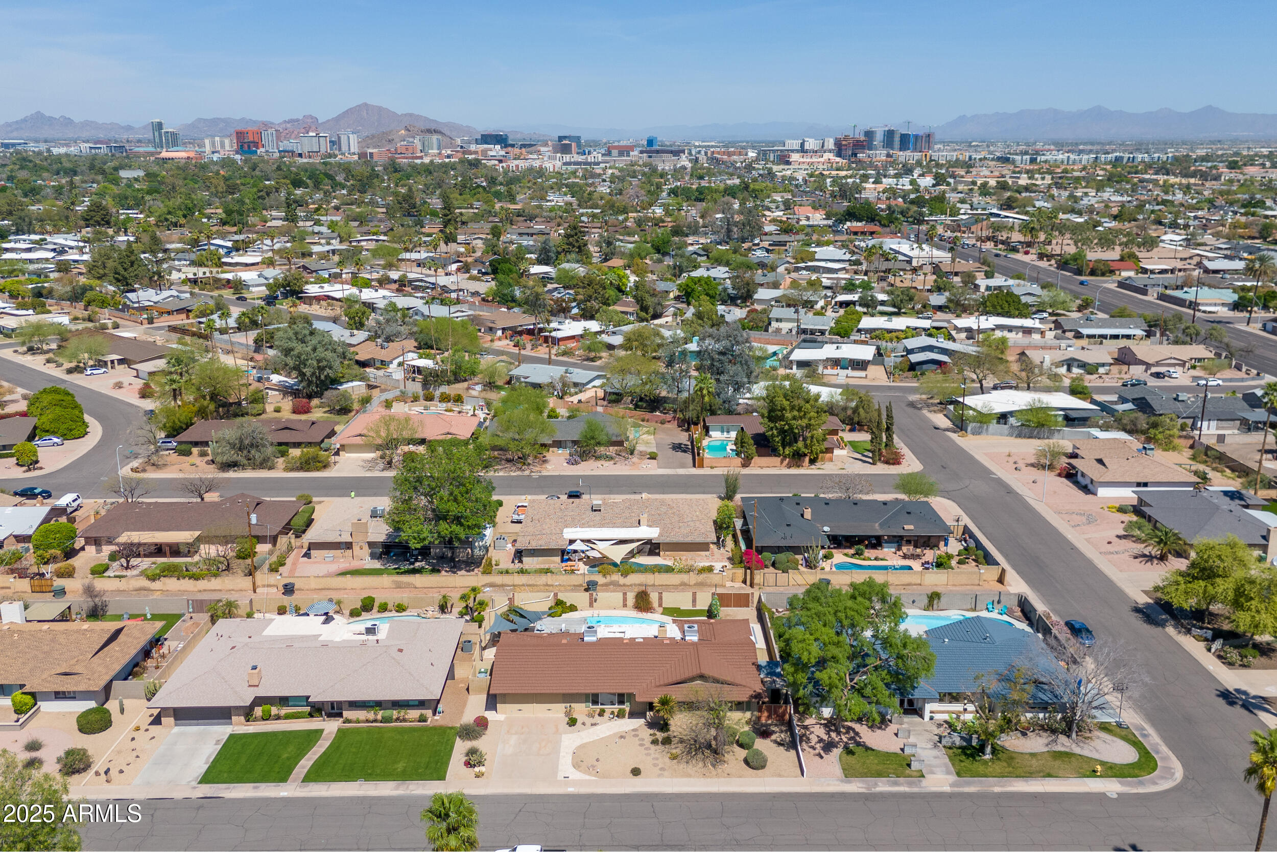 718 E FAIRMONT Drive