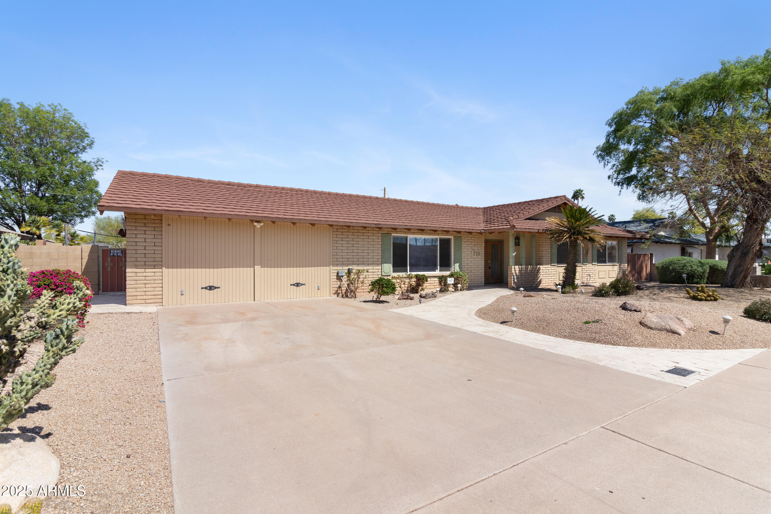 718 E FAIRMONT Drive