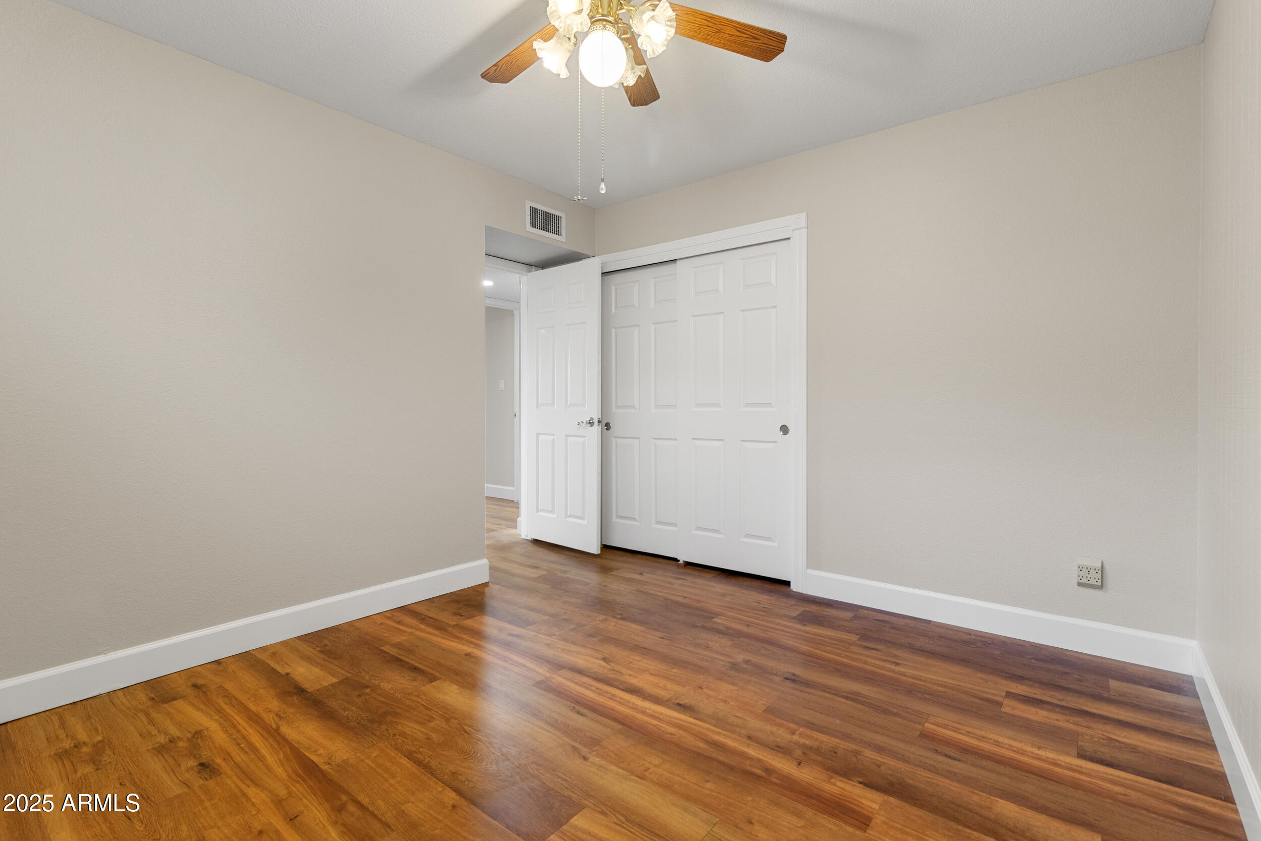 718 E FAIRMONT Drive