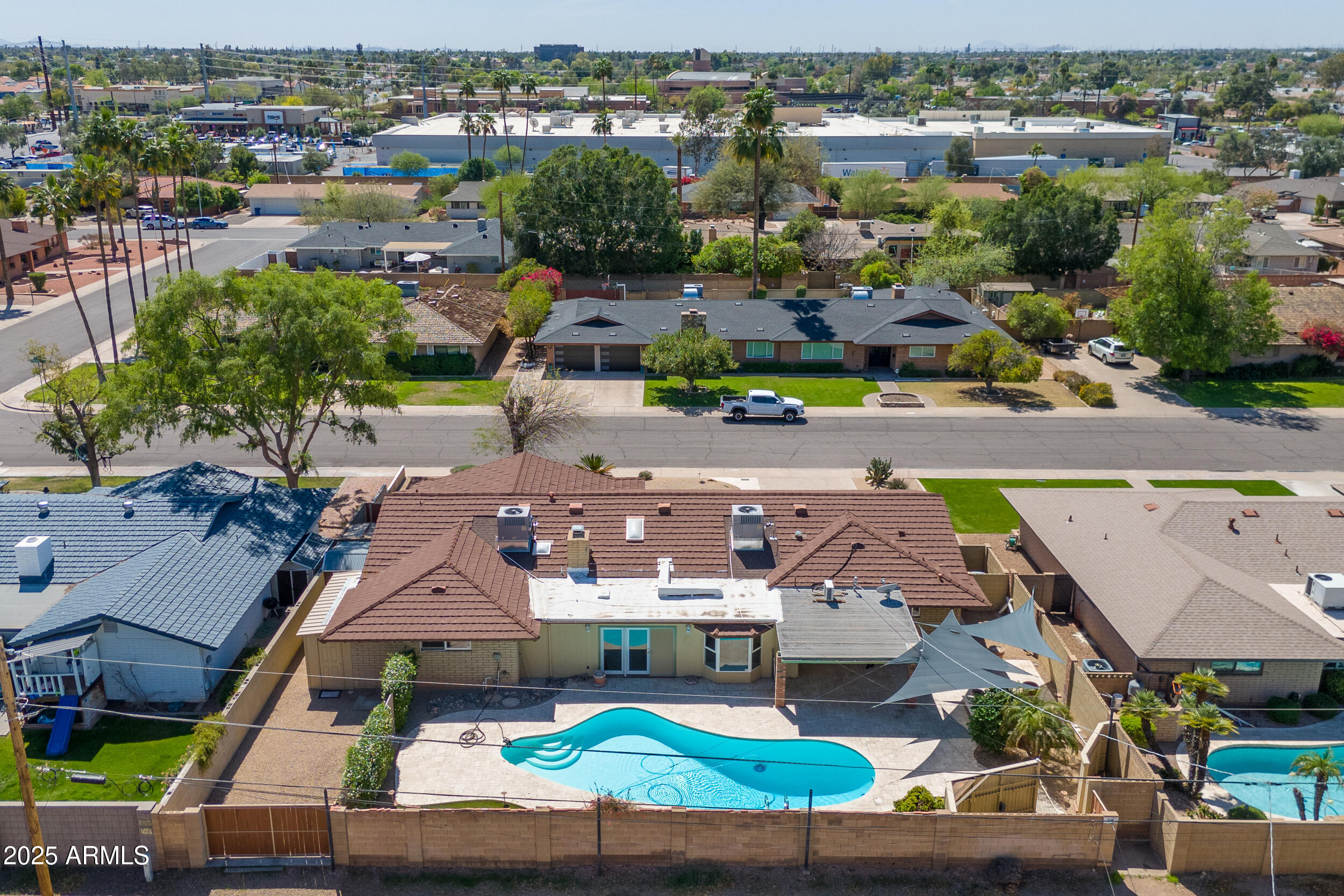 718 E FAIRMONT Drive